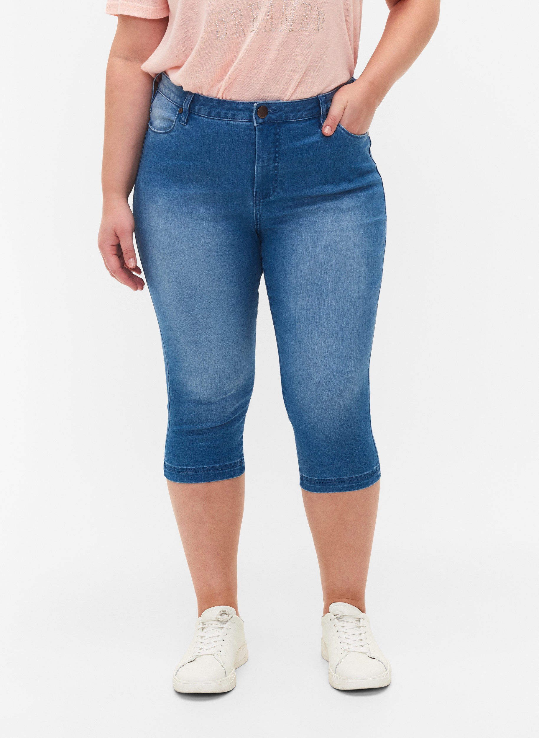 Zizzi Jean capri Amy &agrave; taille haute et coupe super slim, Bleu Clair, Model image number 3