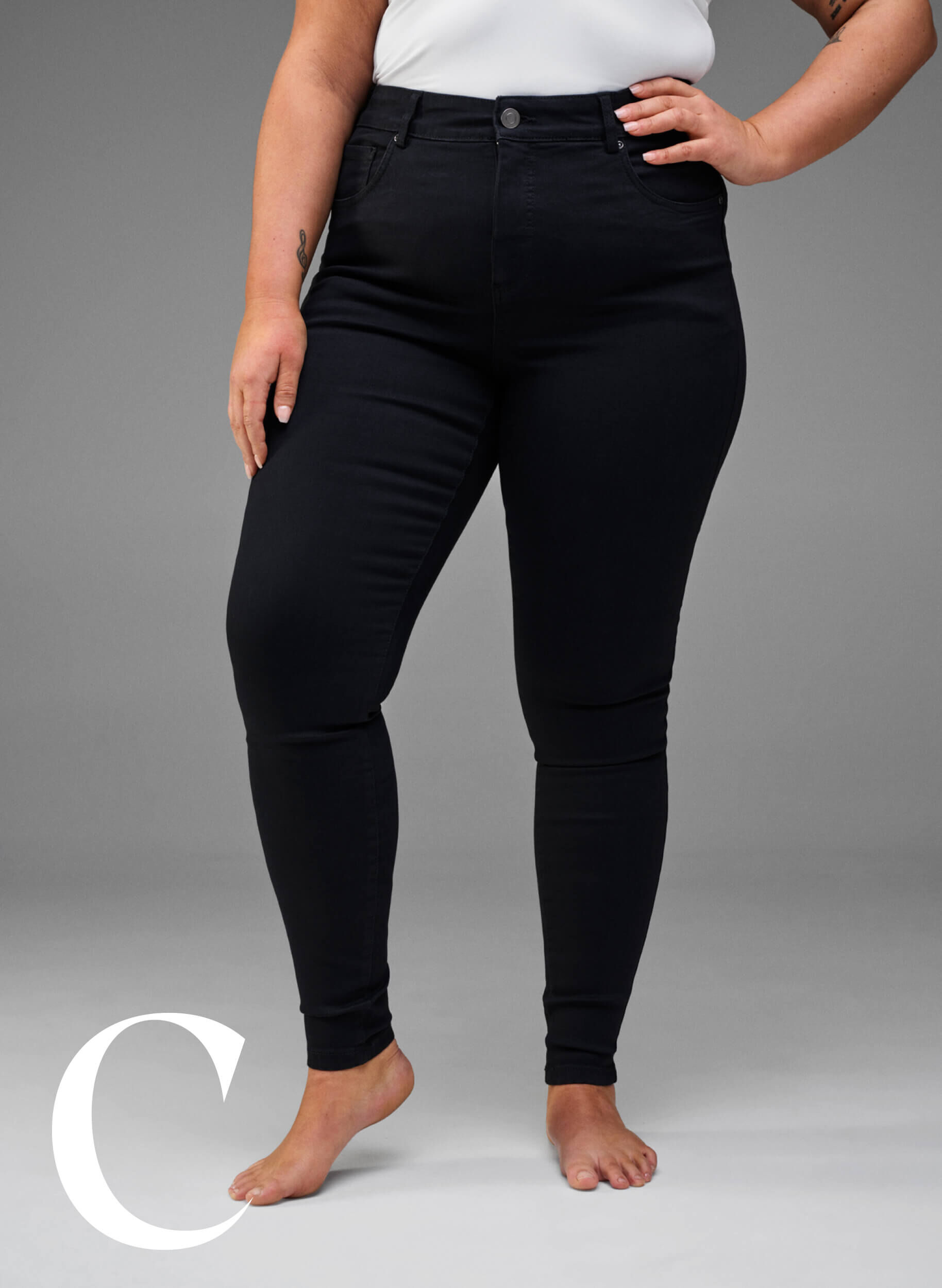 Zizzi Super Slim-Fit-Jeans mit hoher Taille, Black, Model image number 6