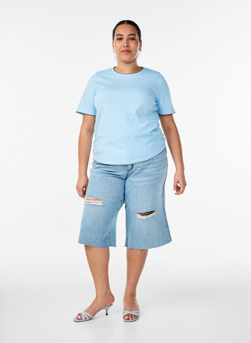 T-shirt en coton avec bords ondul&eacute;s contrastants, Bleu Clair, Model image number 1