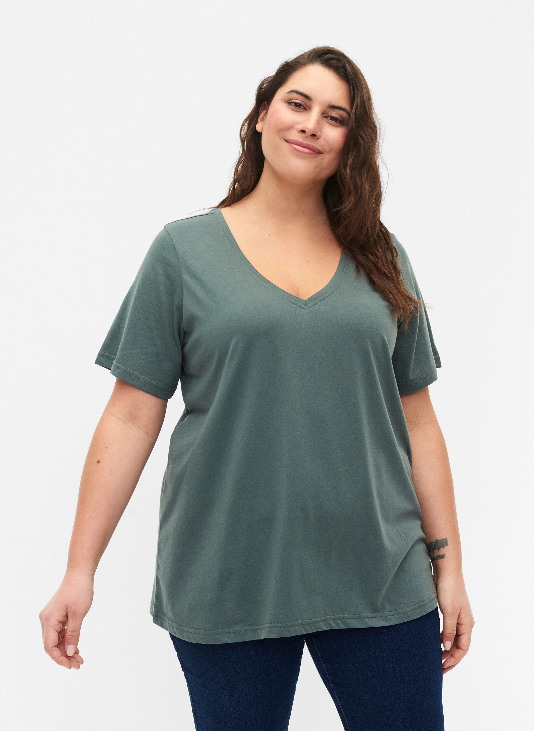 Zizzi FLASH - T-Shirt mit V-Ausschnitt, Balsam Green, Model image number 0