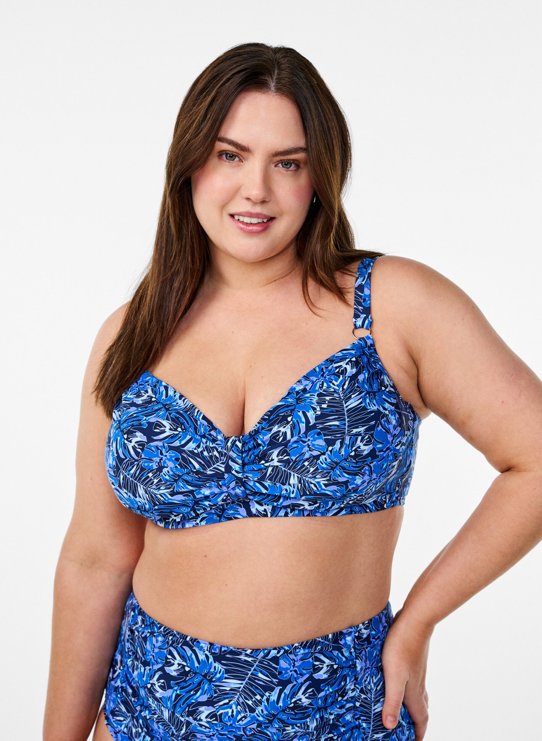 Haut de bikini avec armatures et imprim&eacute;, Bleu, Model