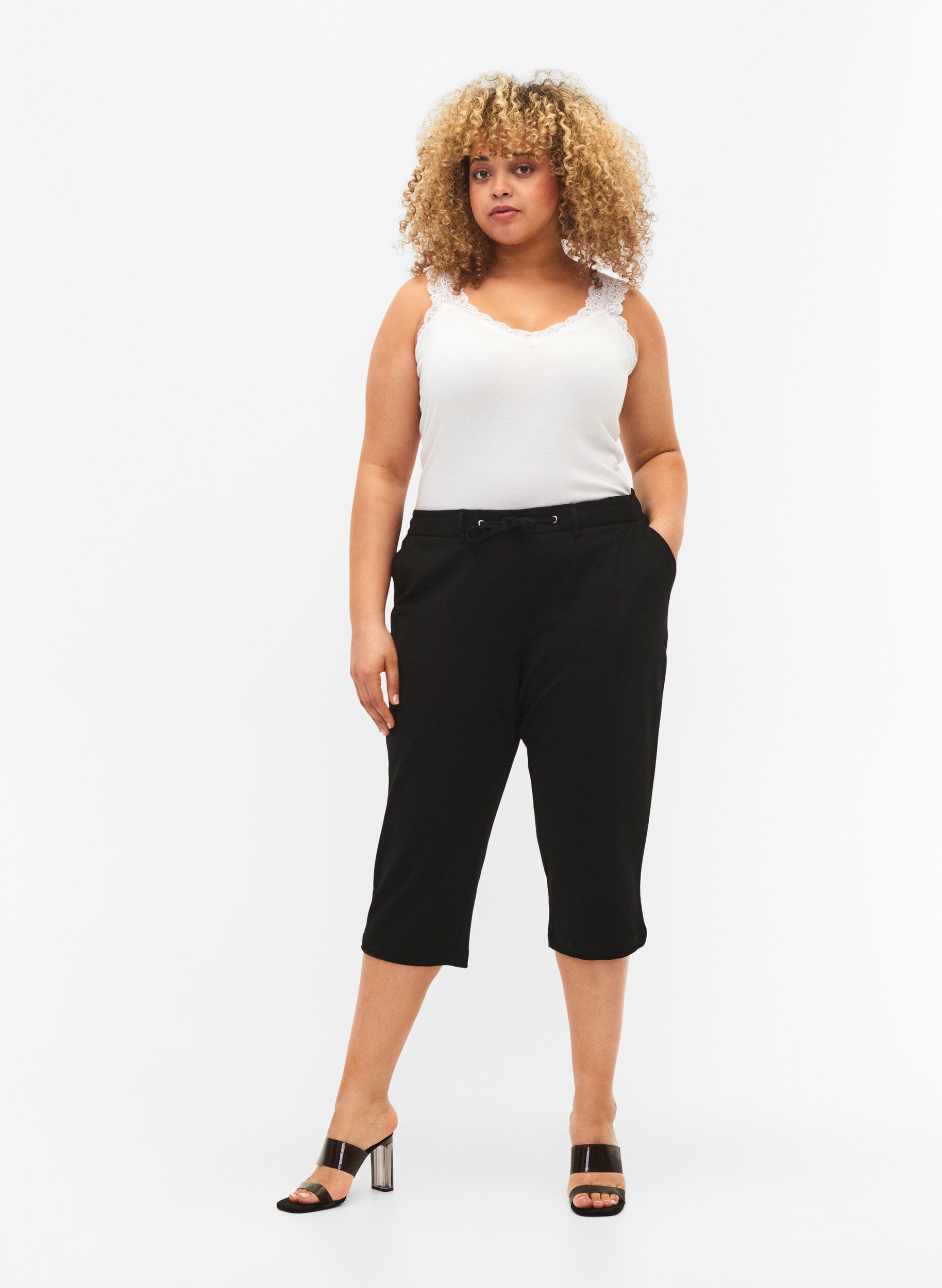Zizzi Capri-Hose aus Viskosemischung, Black, Model image number 0