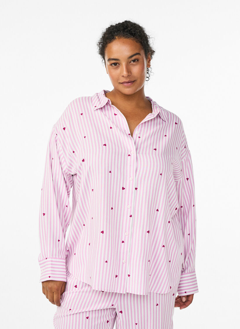 Chemise de nuit &agrave; rayures et c&oelig;urs, Rose, Model image number 0