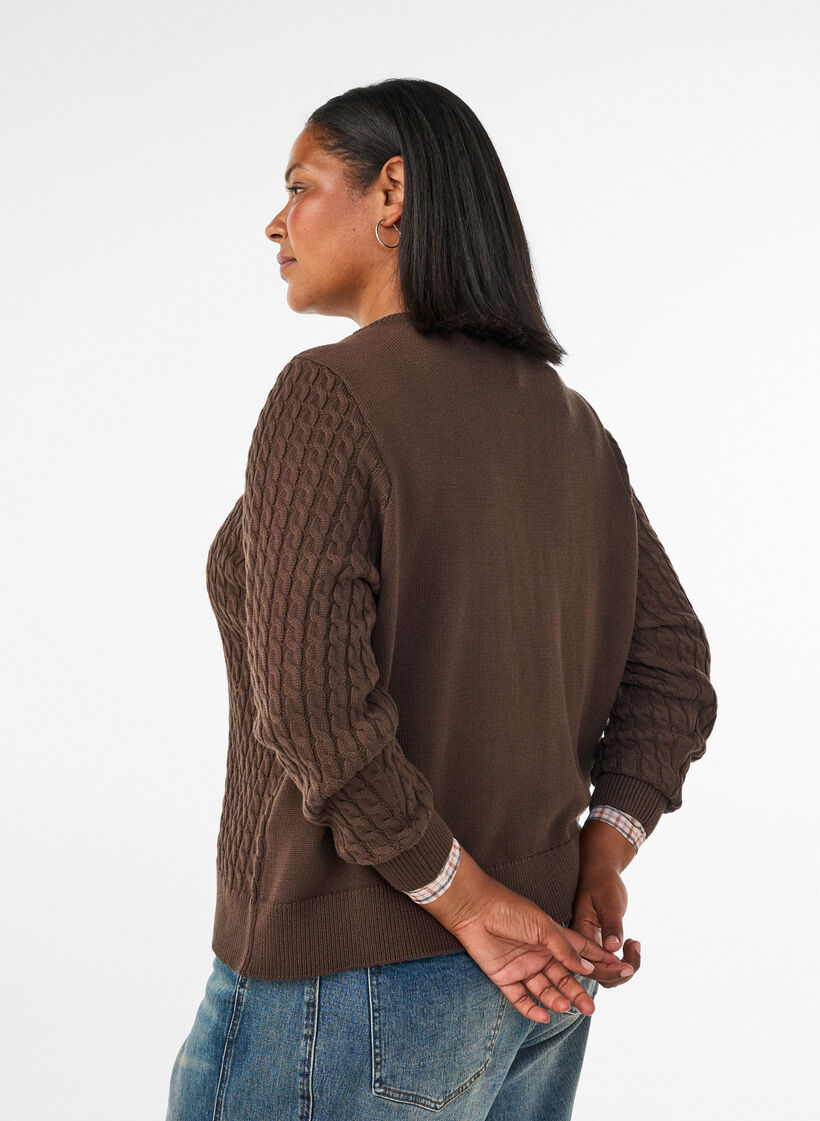 Cardigan en maille torsad&eacute;e avec boutons dor&eacute;s, Marron, Model image number 2