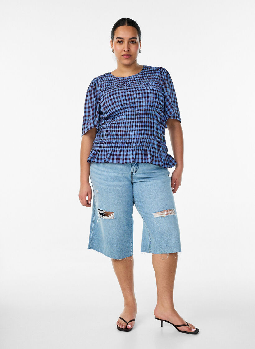 Cropped Jeans mit abgenutzter Optik und offenen Kanten, Blau, Model image number 0