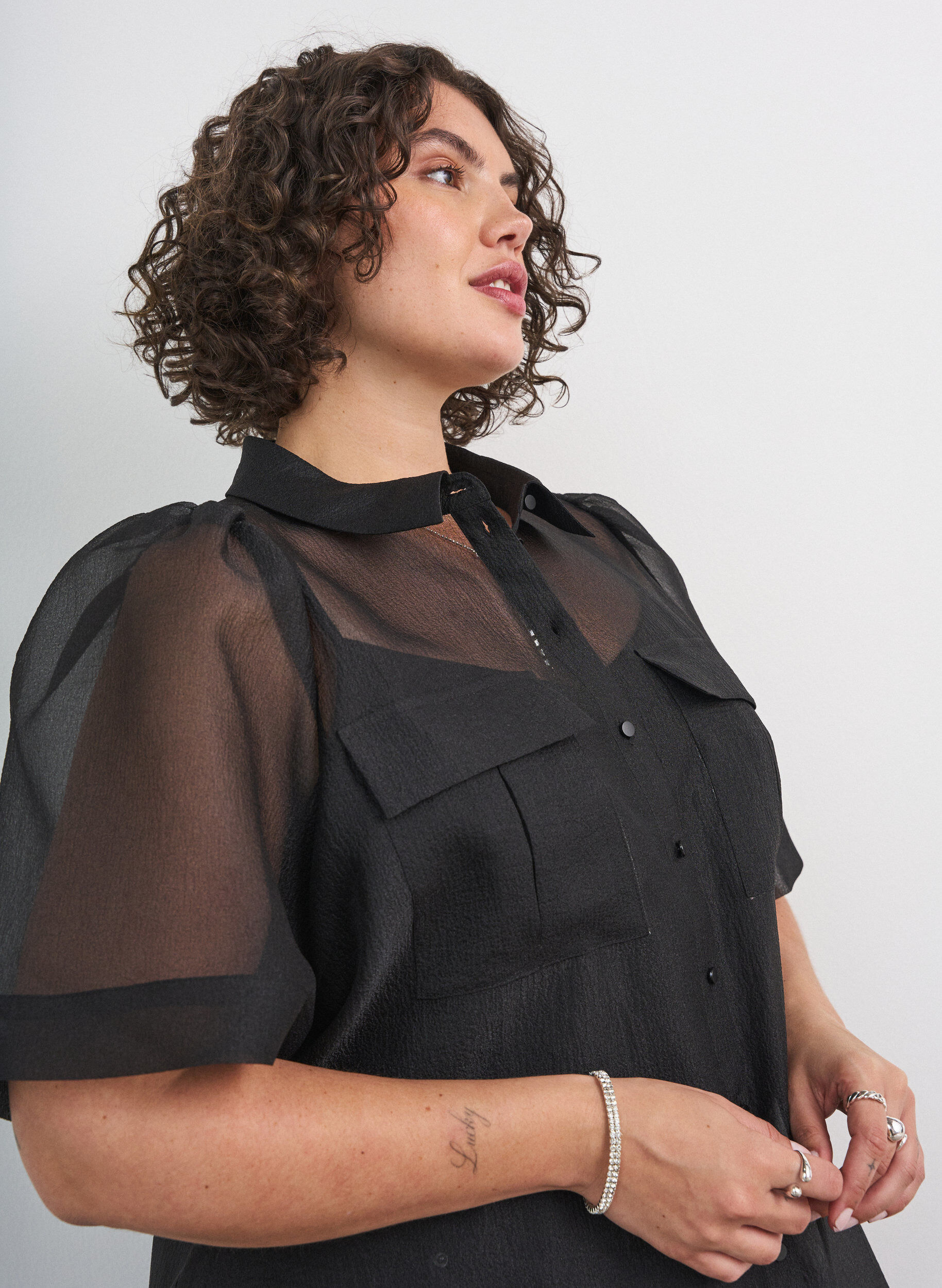 ZizziKleid aus Organza mit Brusttaschen und Puff&auml;rmeln, Schwarz, Model image number 3