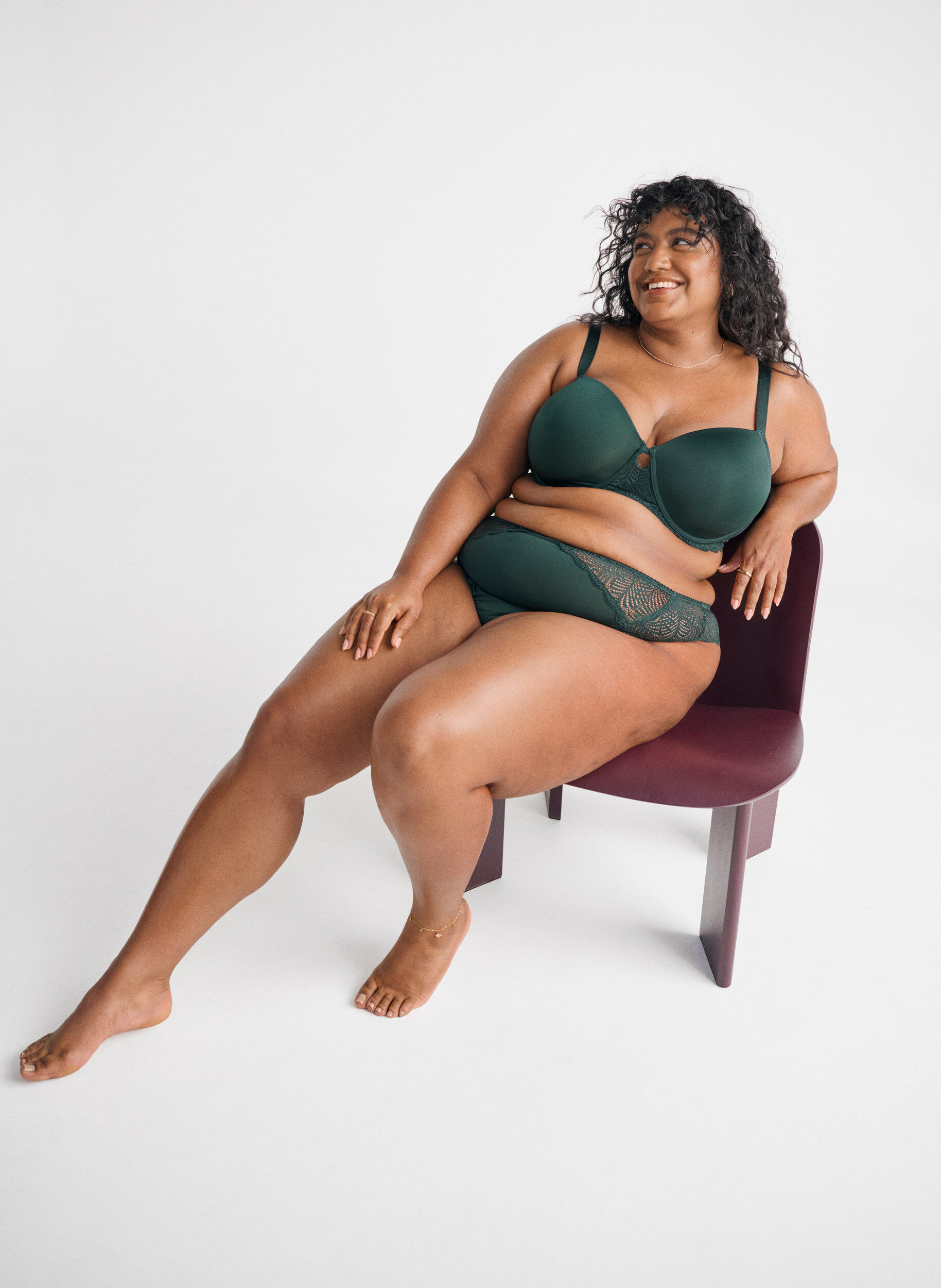 Zizzi String en microfibre avec d&eacute;tails en dentelle, Vert fonc&eacute;, Image image number 0