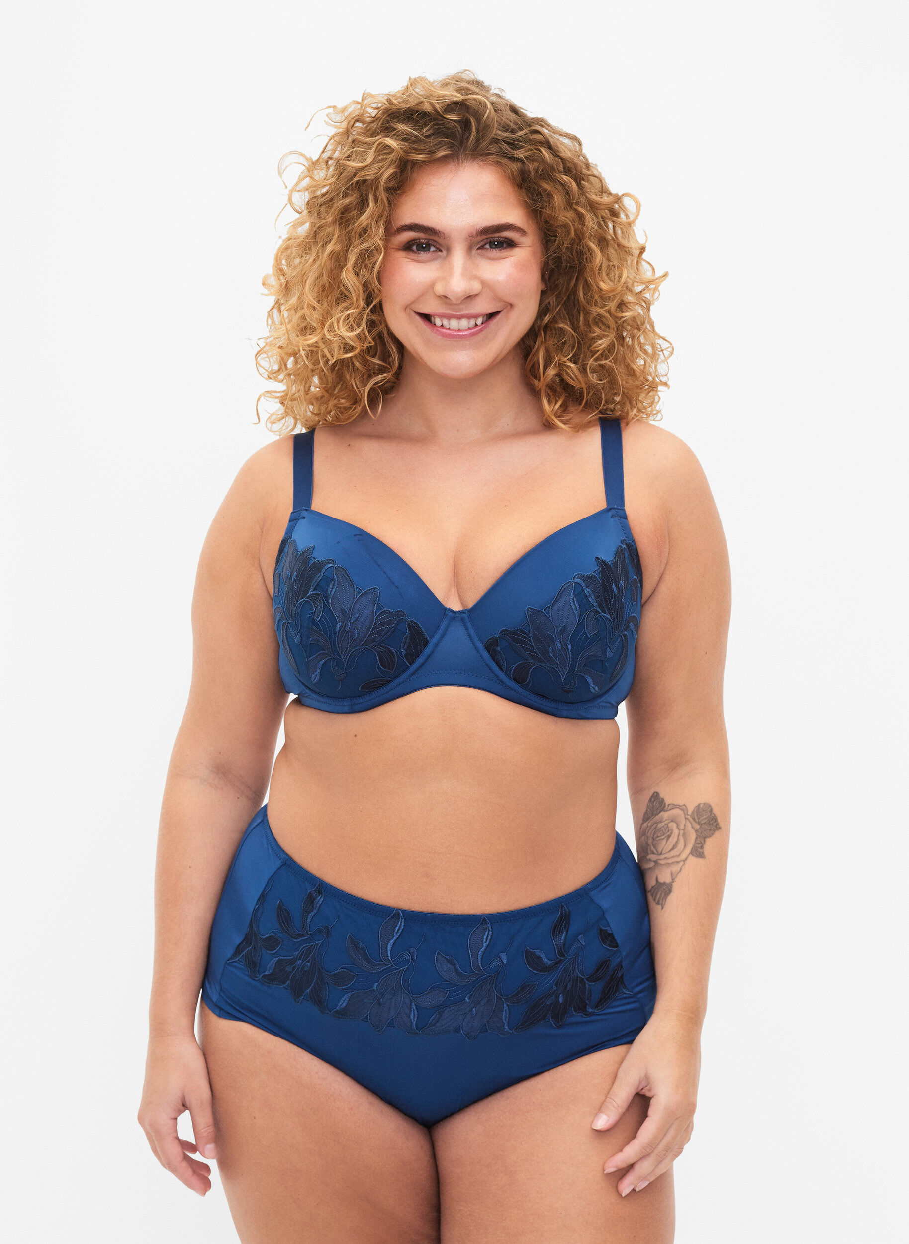 Zizzi Hipster mit normaler Taille und Spitze, Sailor Blue, Model image number 0