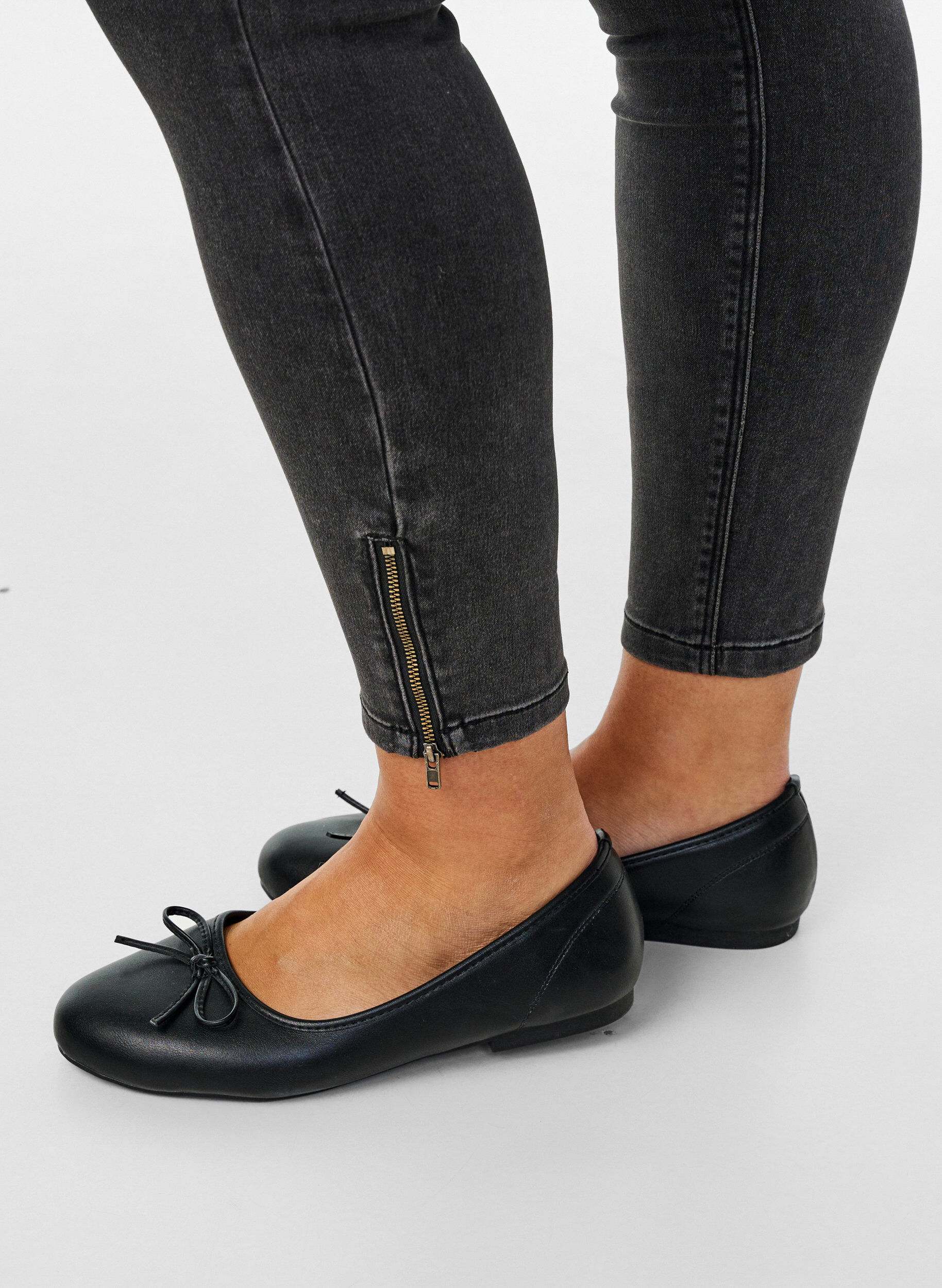 Zizzi Jean court Amy avec fermeture &eacute;clair, Gris, Model image number 4