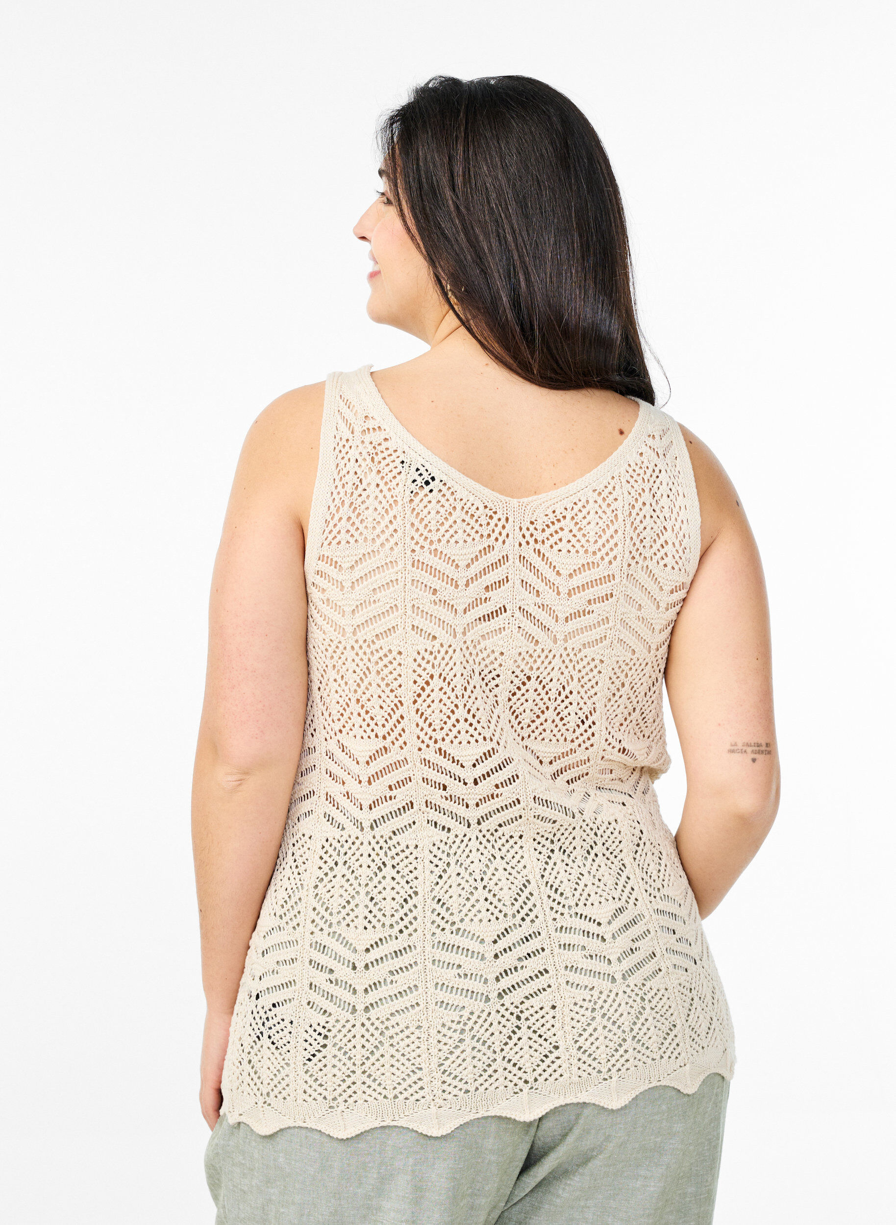 Zizzi Haut sans manches en tricot avec col en V, Beige, Model image number 2