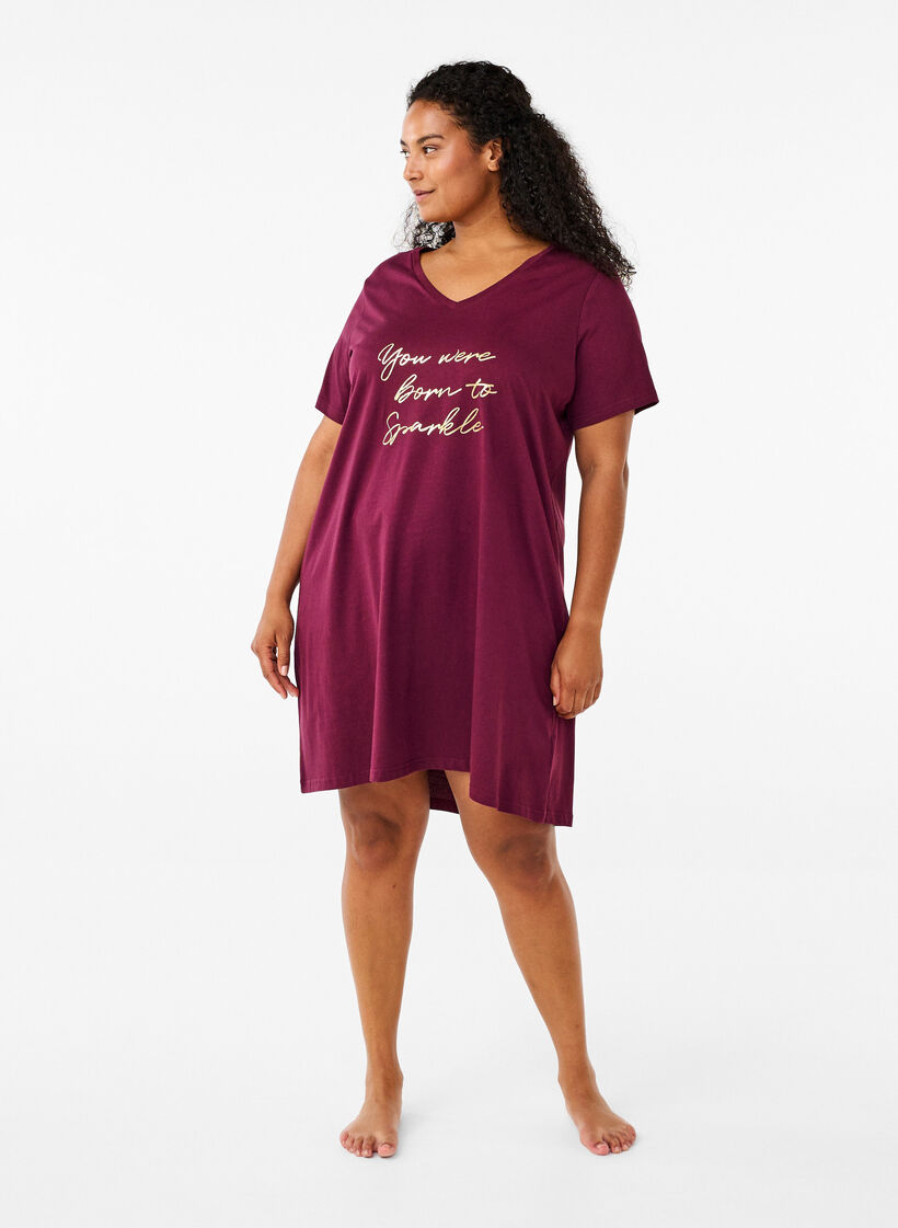 Chemise de nuit en coton biologique et à col en V, Bordeaux, Model image number 1