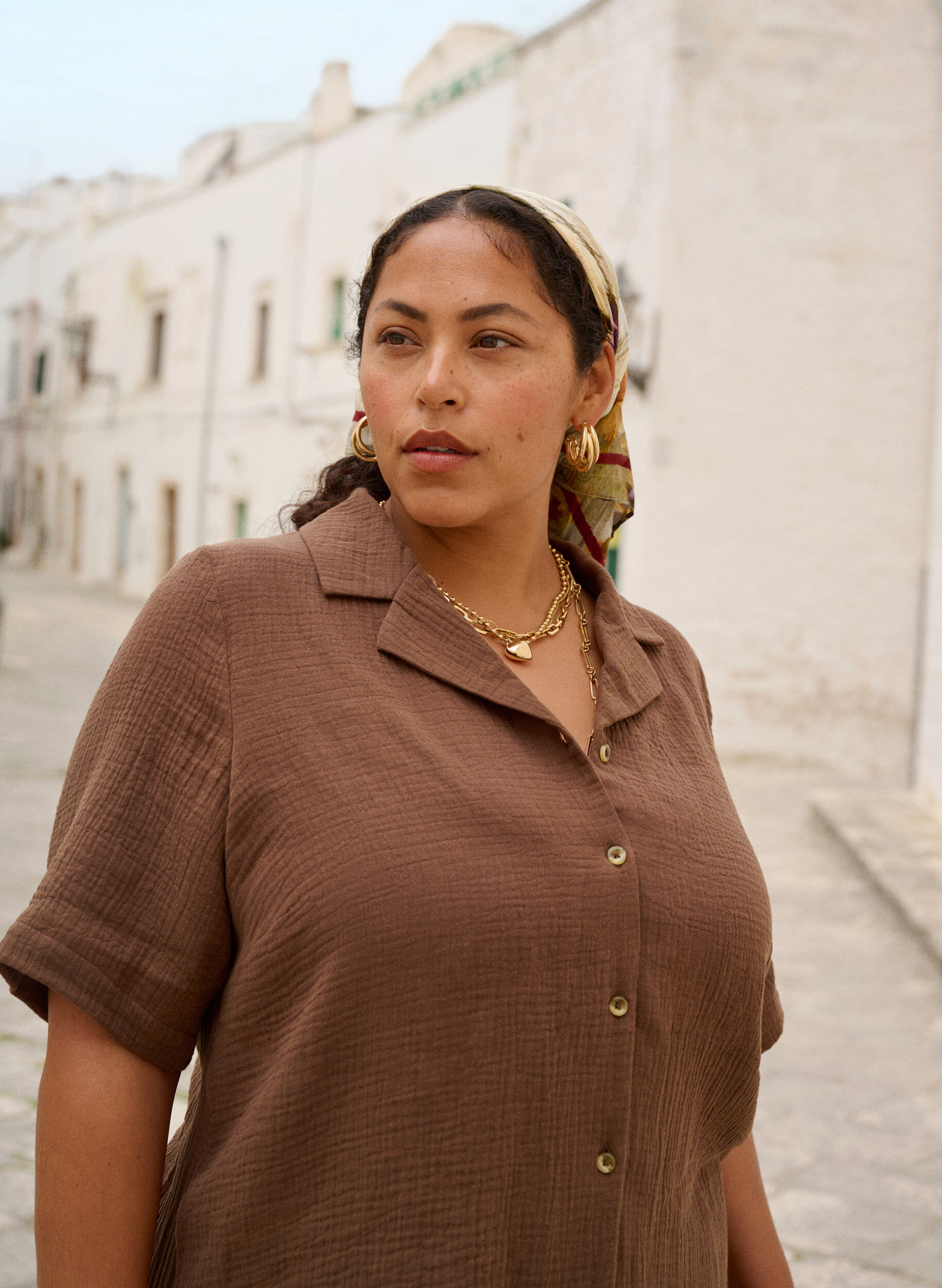 Zizzi Kur&auml;rmeliges Hemd aus Baumwollmusselin, Braun, Image image number 0