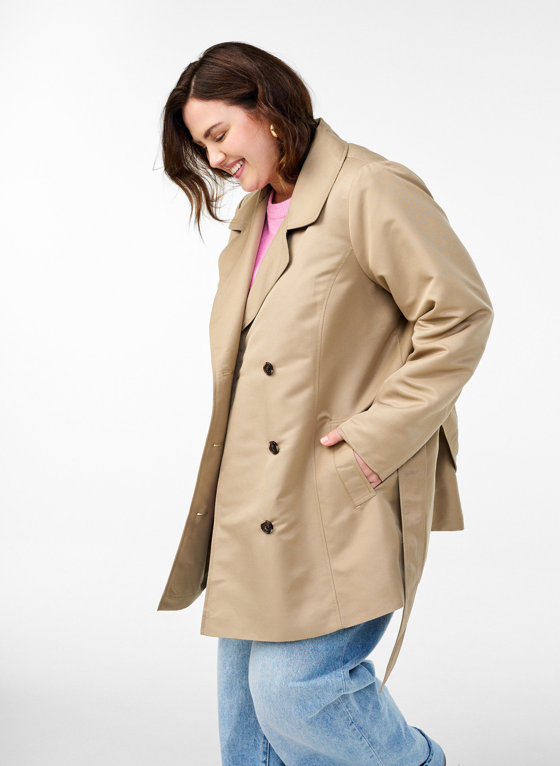 Zizzi Kurzer Trenchcoat mit G&uuml;rtel, Beige, Model image number 3