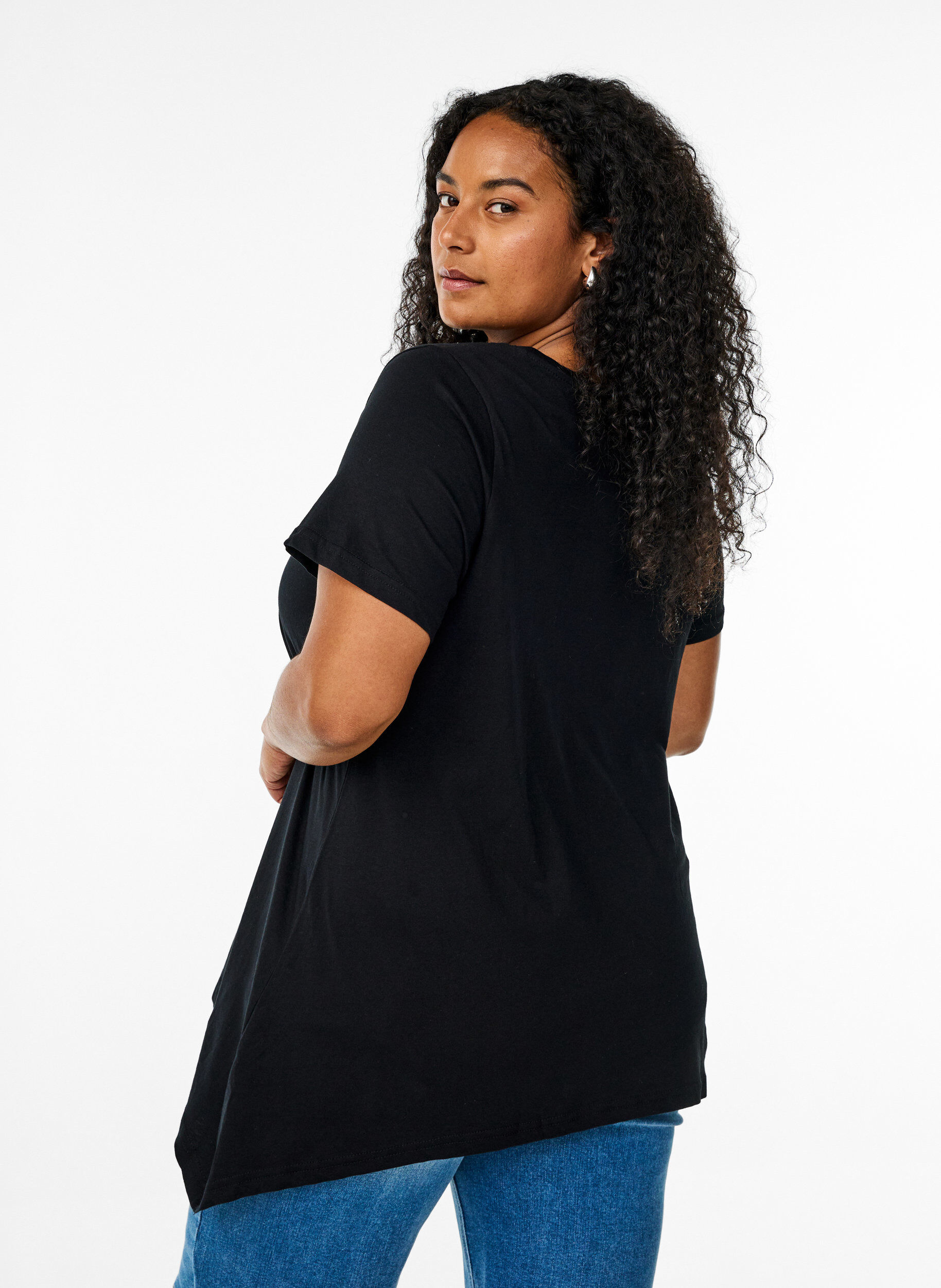 Zizzi T-Shirt mit Rundhalsausschnitt und A-Linie, Schwarz, Model image number 2