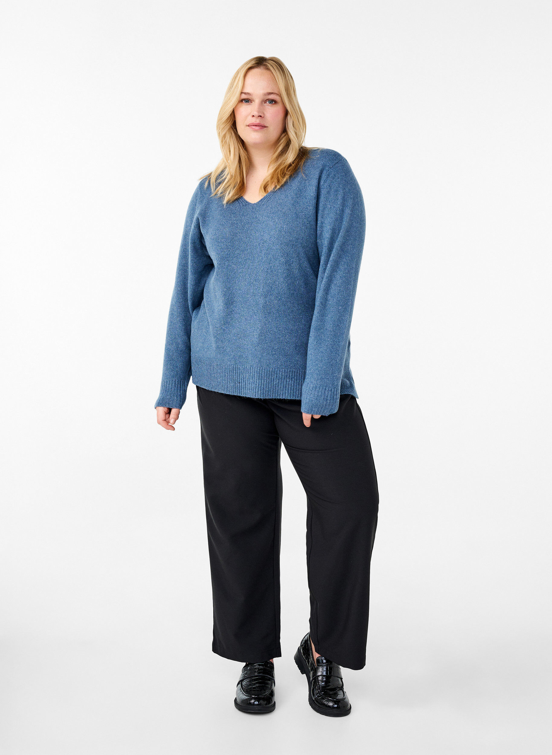 Zizzi  Strickbluse mit V-Ausschnitt, Bering S. White Mel., Model image number 2