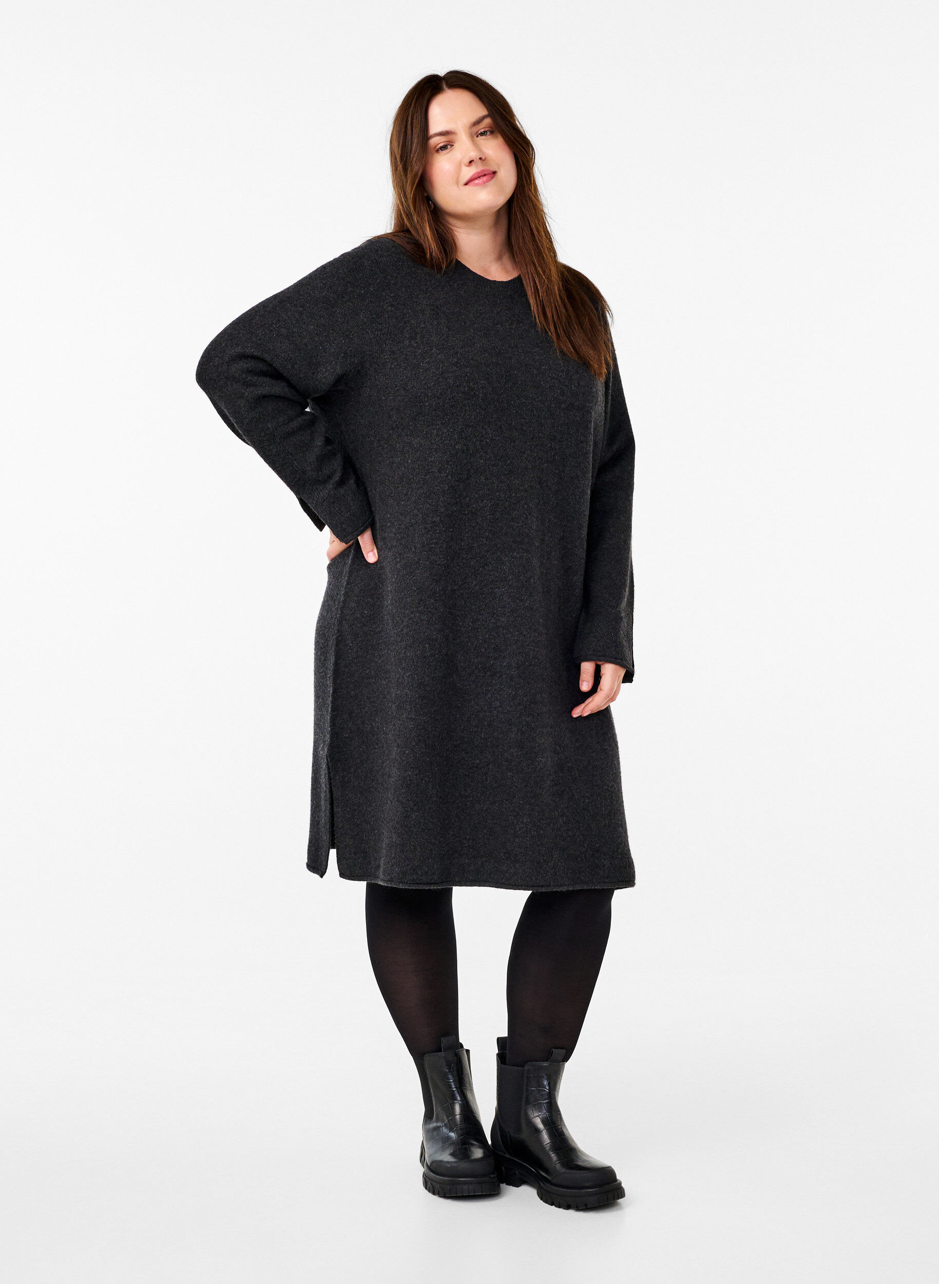 Zizzi Robe en maille &agrave; col rond et fendue, Dark Grey Melange, Model image number 2