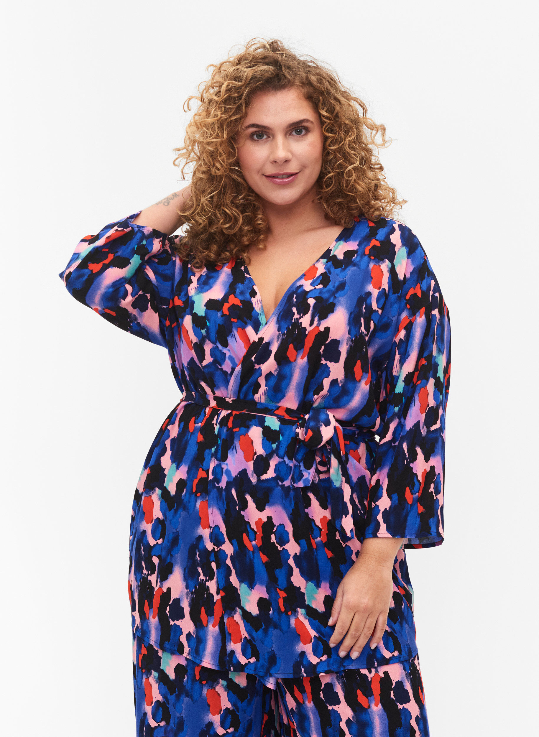 Zizzi Kimono aus Viskose mit Print, Colorful Animal, Model image number 0