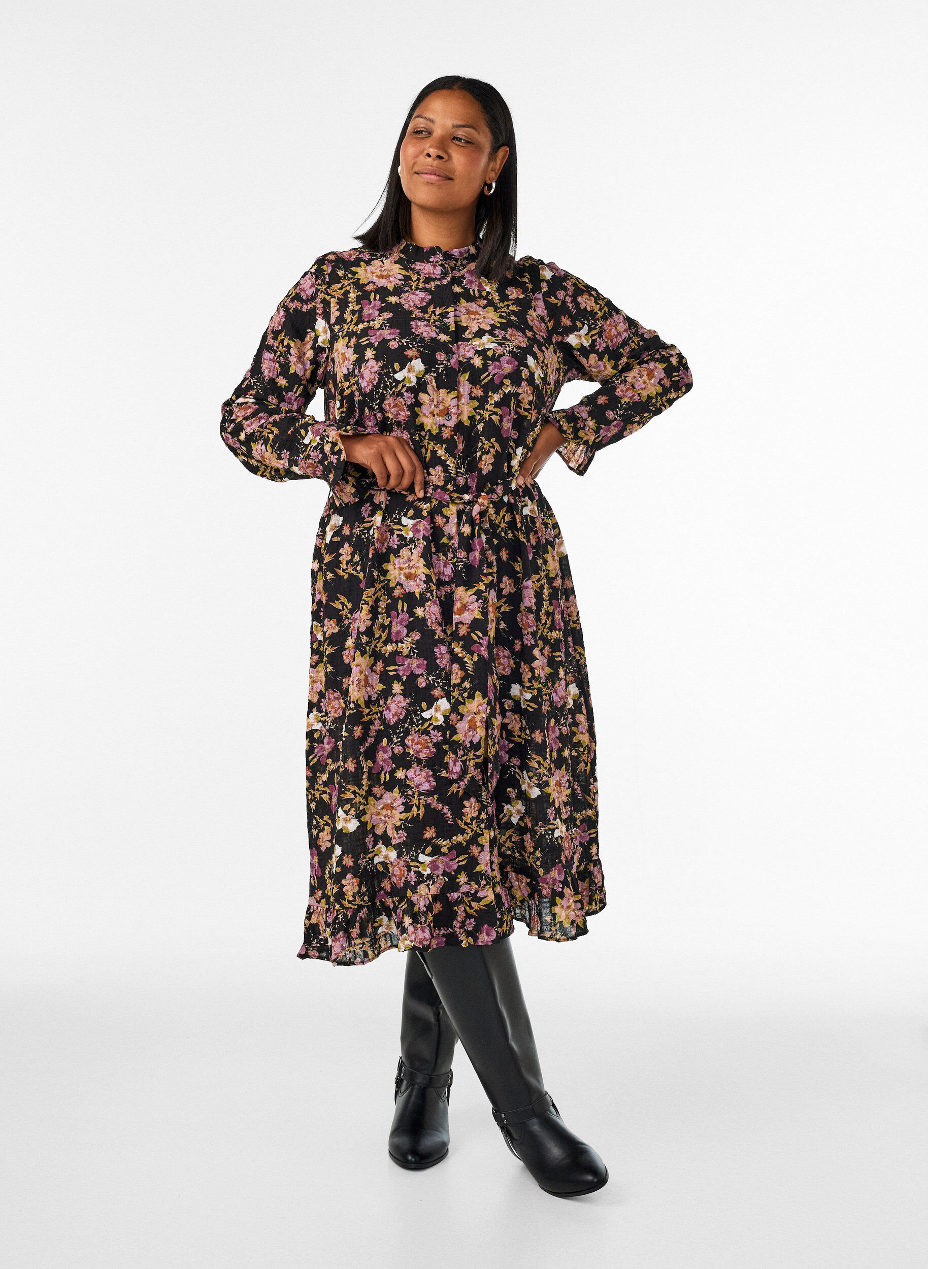 ZizziMidikleid mit gebl&uuml;mtem Print und abnehmbarem Bindeg&uuml;rtel, Schwarz, Model image number 1
