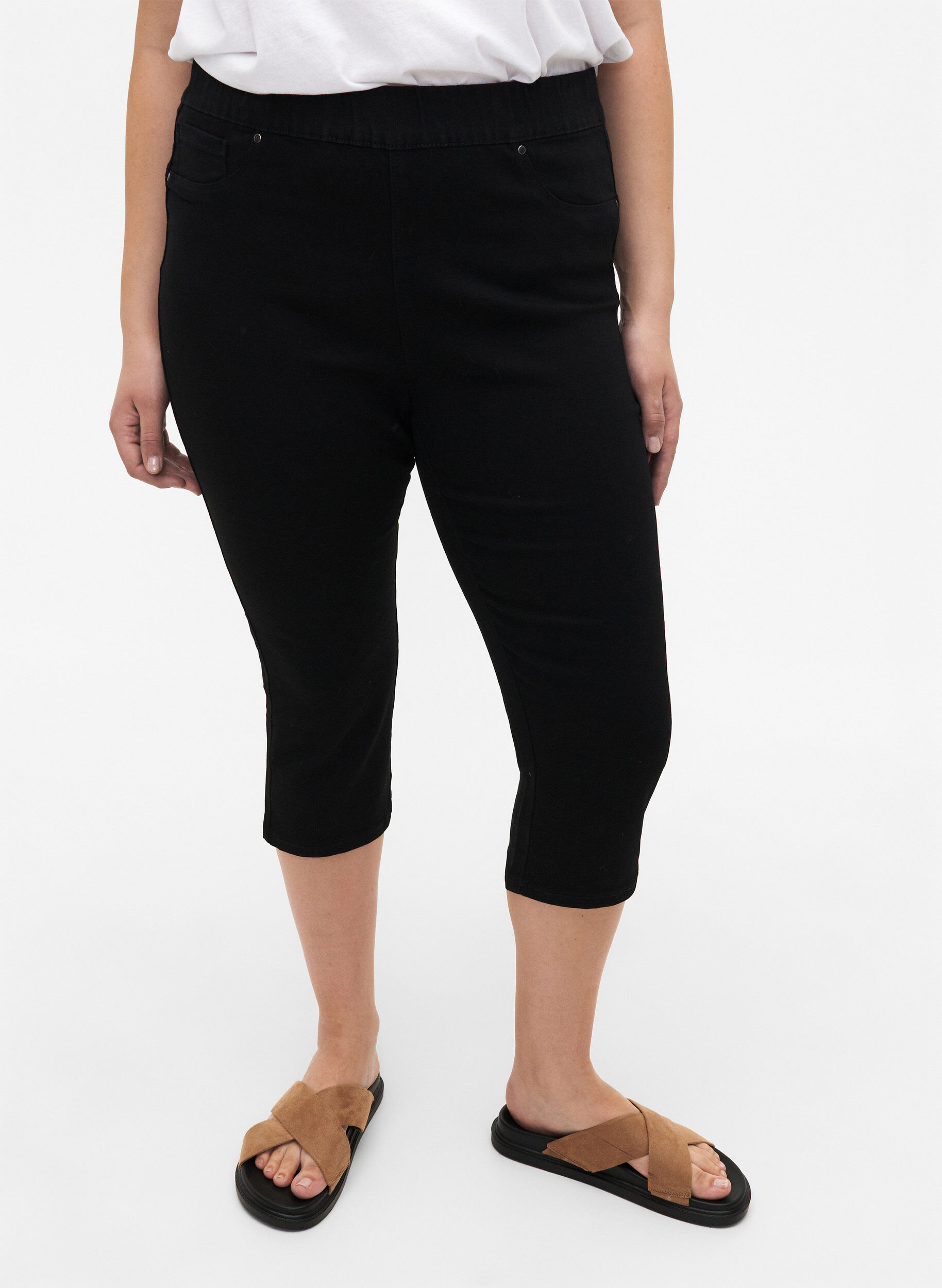 Zizzi  Denim-Caprihosen mit elastischem Bund, Schwarz, Model image number 2