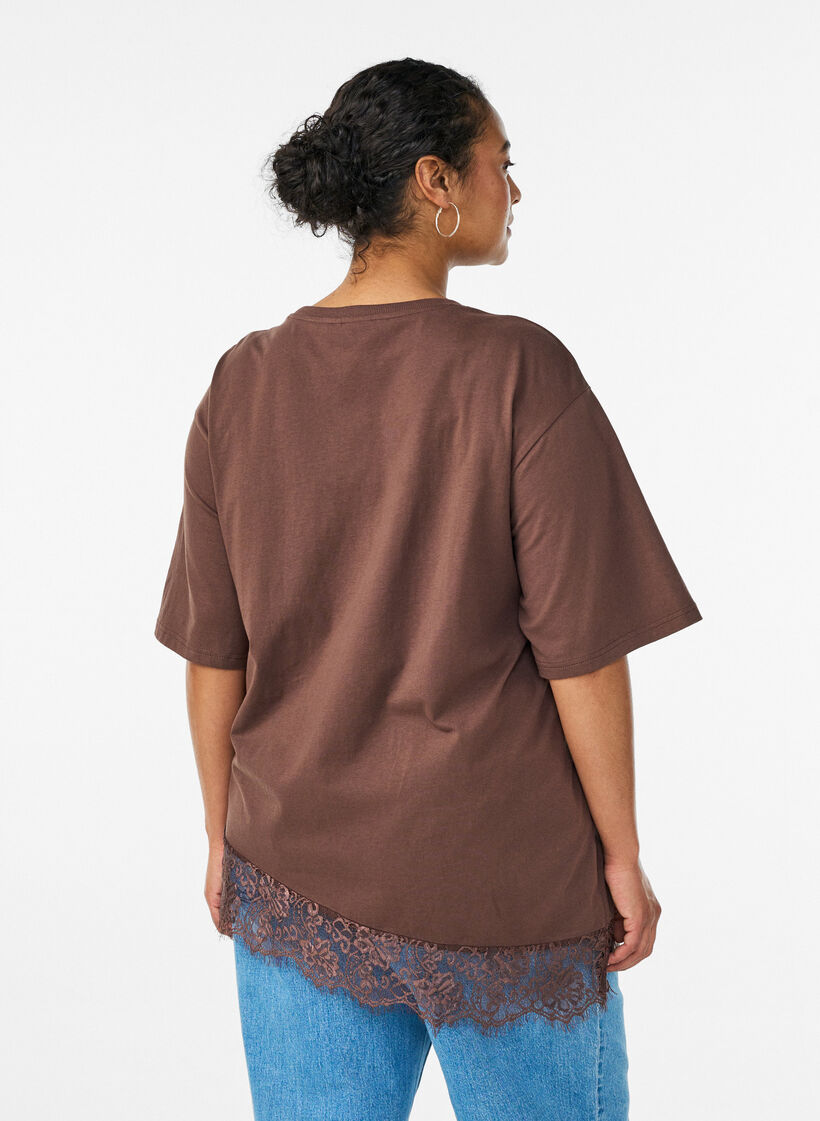 T-shirt avec ourlet asym&eacute;trique en dentelle, Marron, Model image number 2