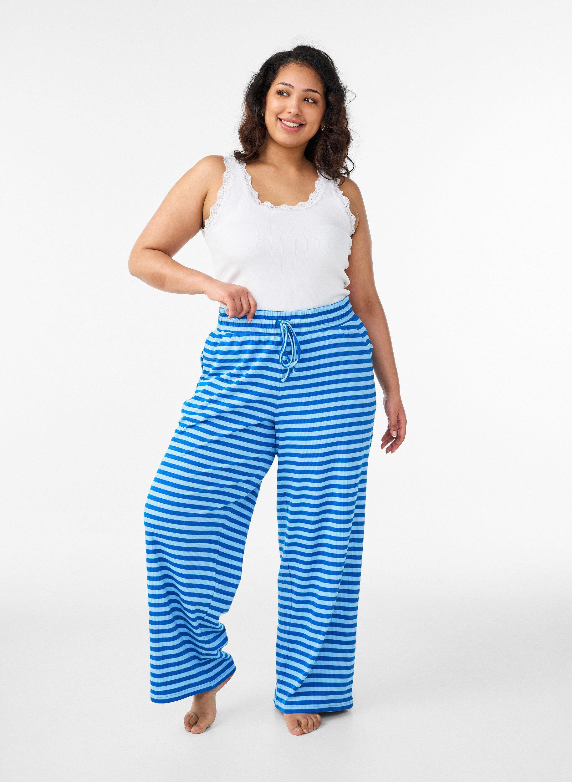 Pantalon de pyjama ray&eacute; &agrave; taille haute et coupe ample, Bleu Clair, Model