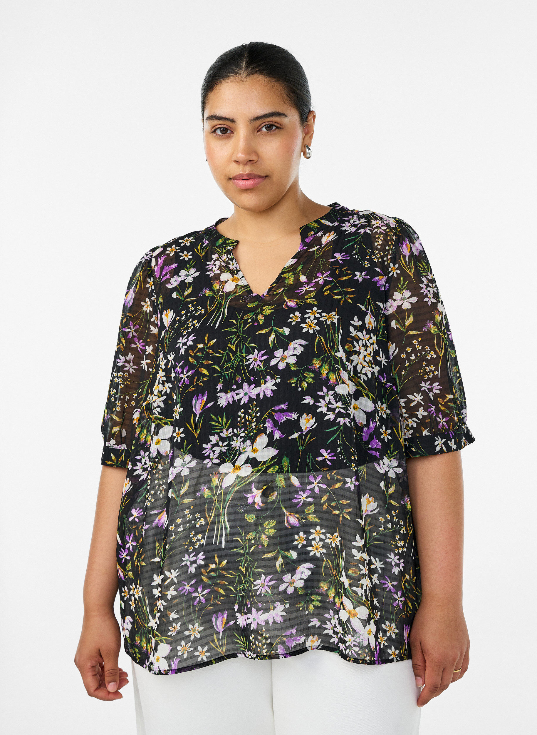 ZizziGebl&uuml;mte Bluse mit V-Ausschnitt, Schwarz, Model image number 0