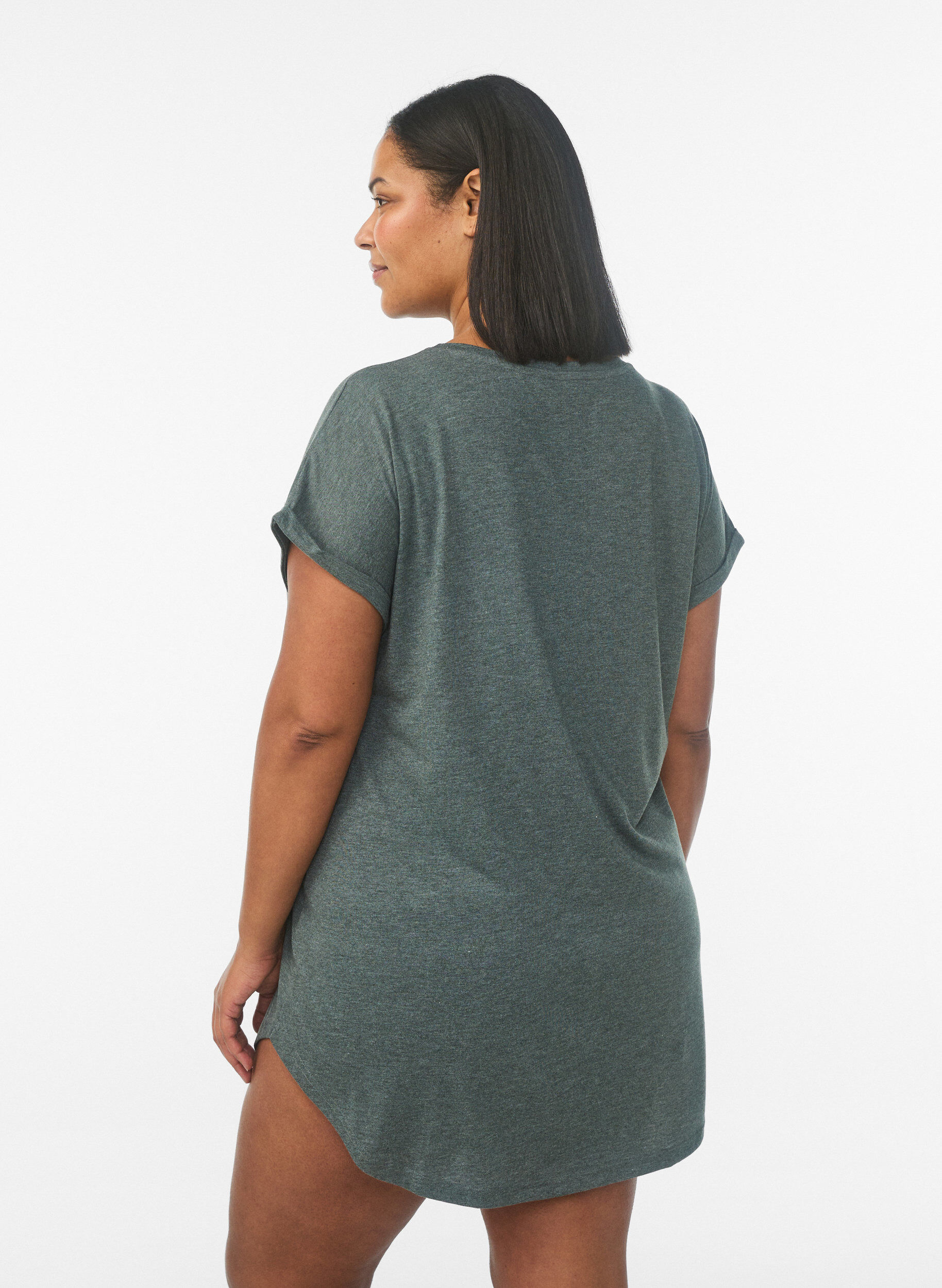 Zizzi Chemise de nuit &agrave; manches courtes avec imprim&eacute; de texte, Vert, Model image number 2