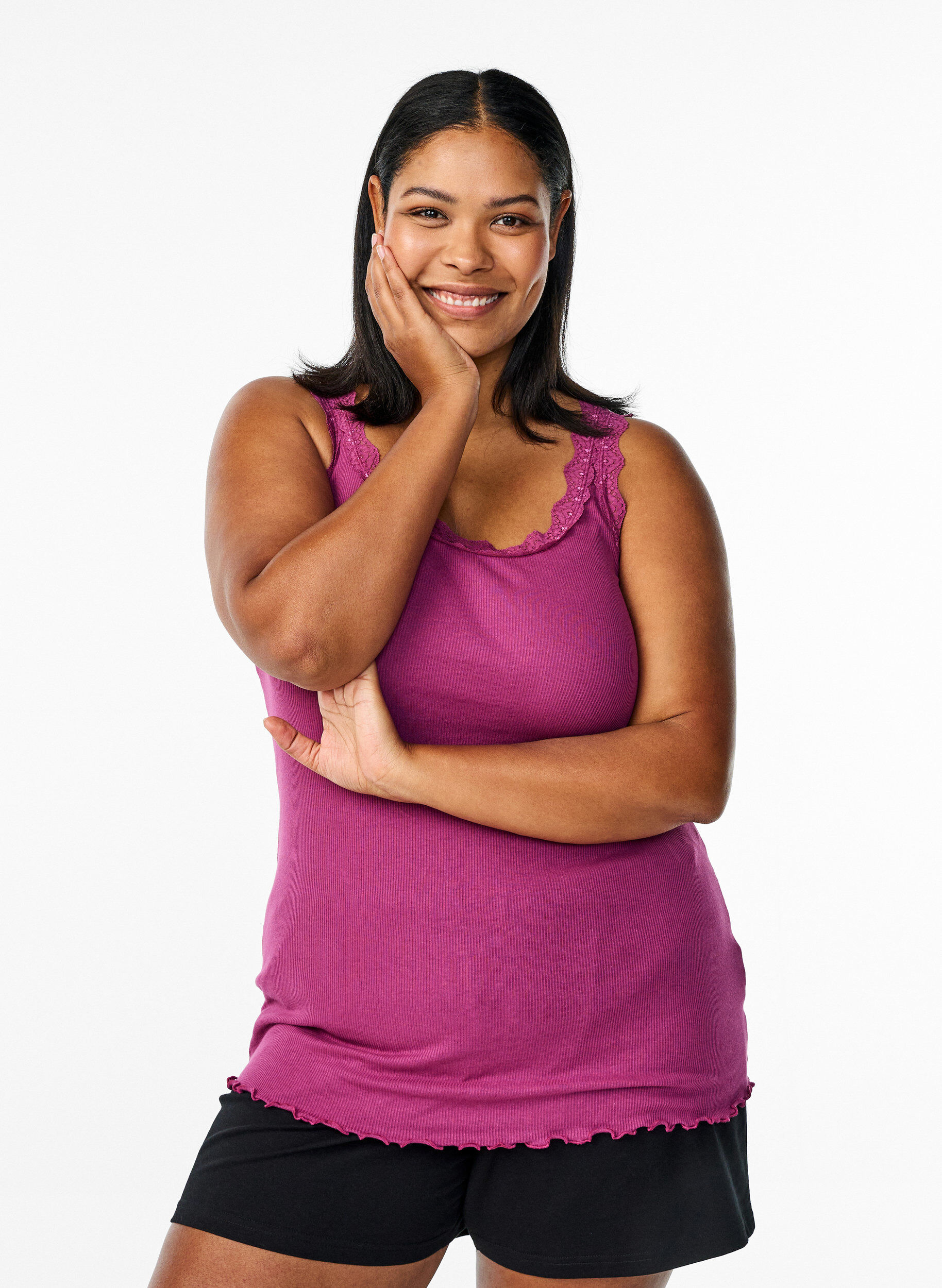 Top avec finitions en dentelle, Bordeaux, Model