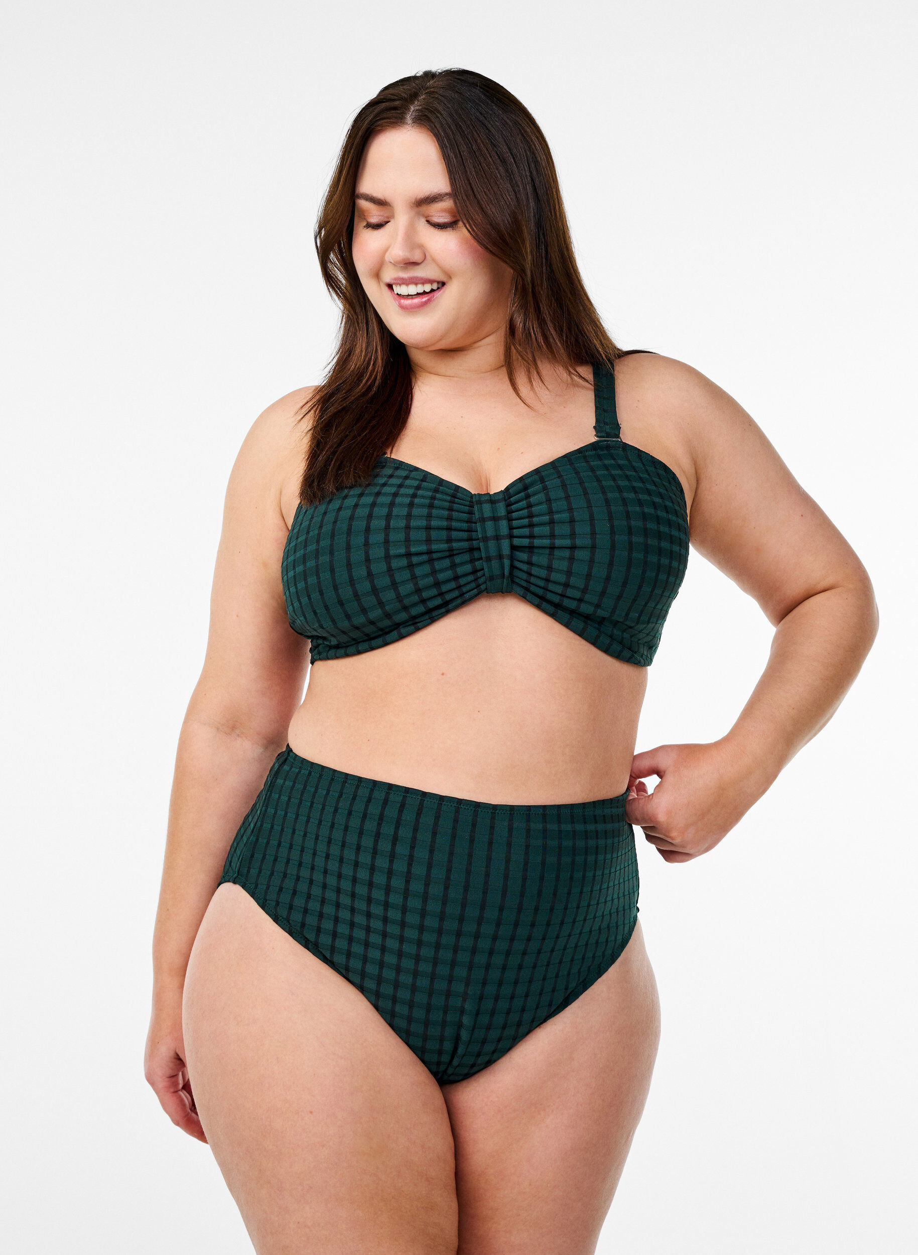 Zizzi Kariertes Bikinioberteil mit abnehmbaren Tr&auml;gern, Gr&uuml;n, Model image number 1