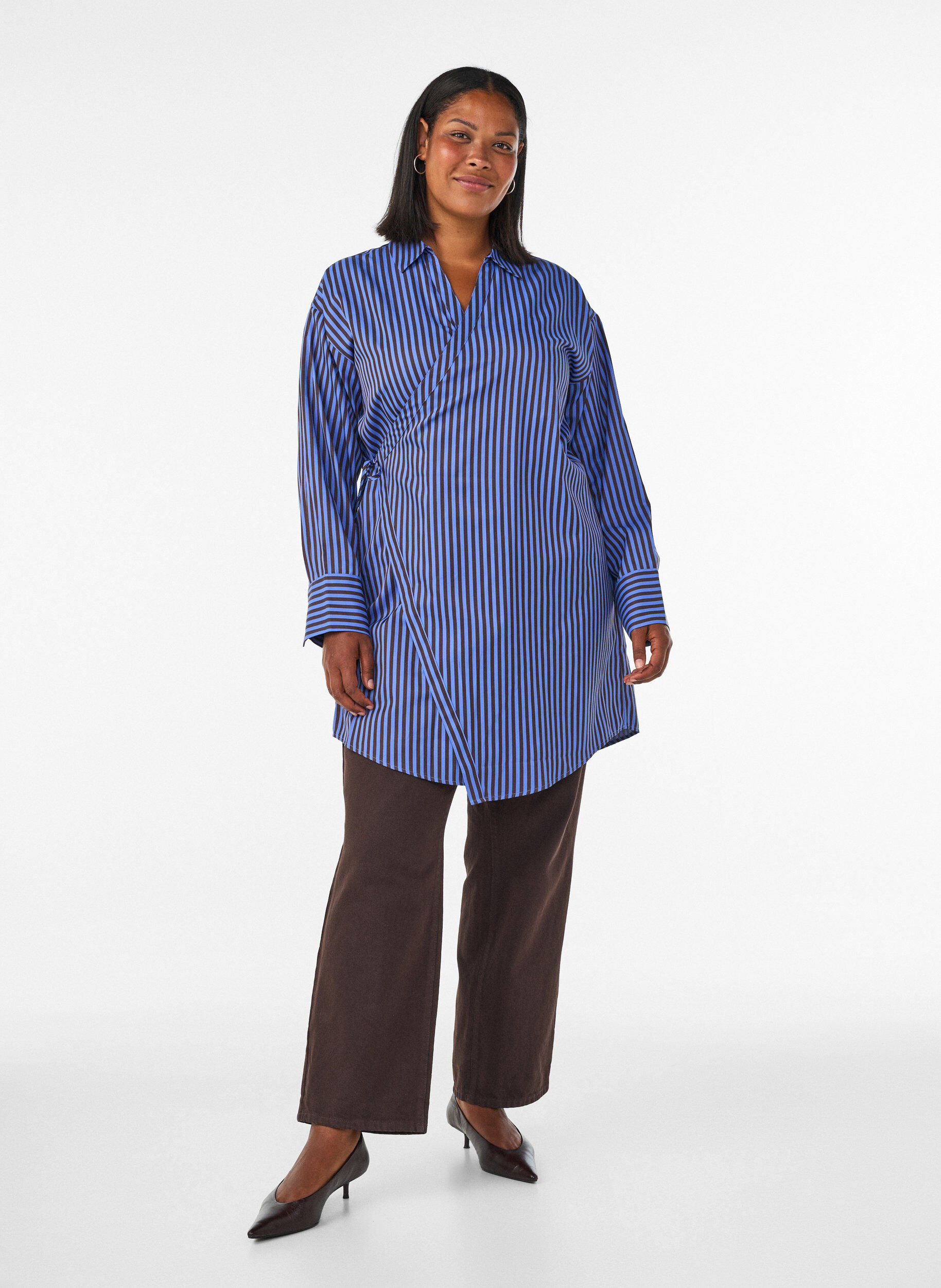 ZizziChemise &agrave; rayures avec effet cache-c&oelig;ur et ceinture &agrave; nouer, Bleu, Model image number 1