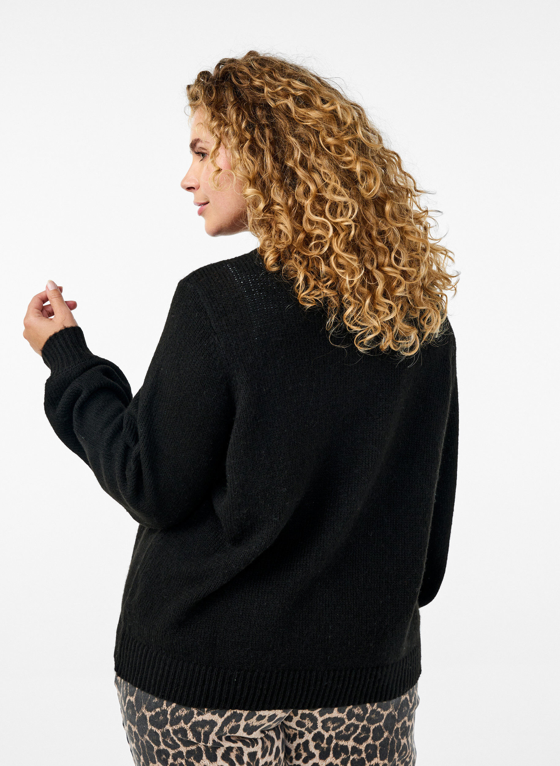 Zizzi Strickjacke mit Wolle und Kn&ouml;pfen, Black Solid, Model image number 1