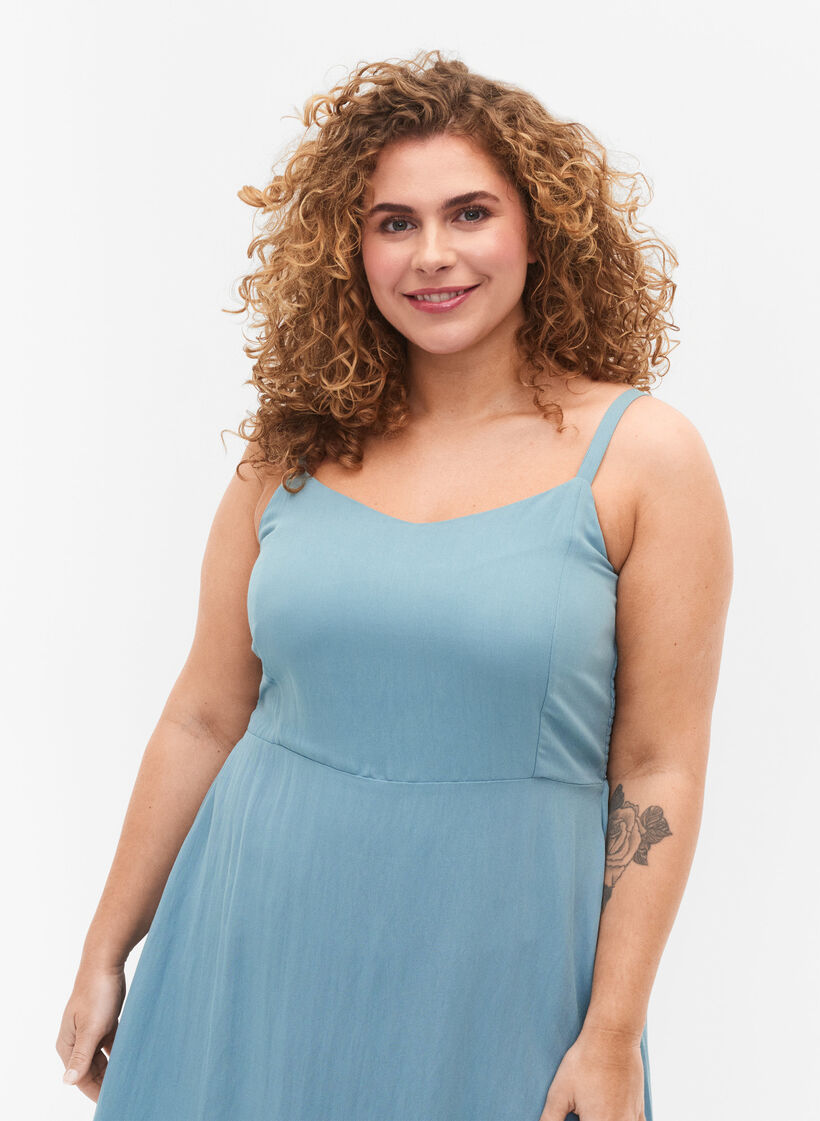 Einfarbiges Tr&auml;gerkleid aus Viskose mit Smok, Smoke Blue, Model image number 2