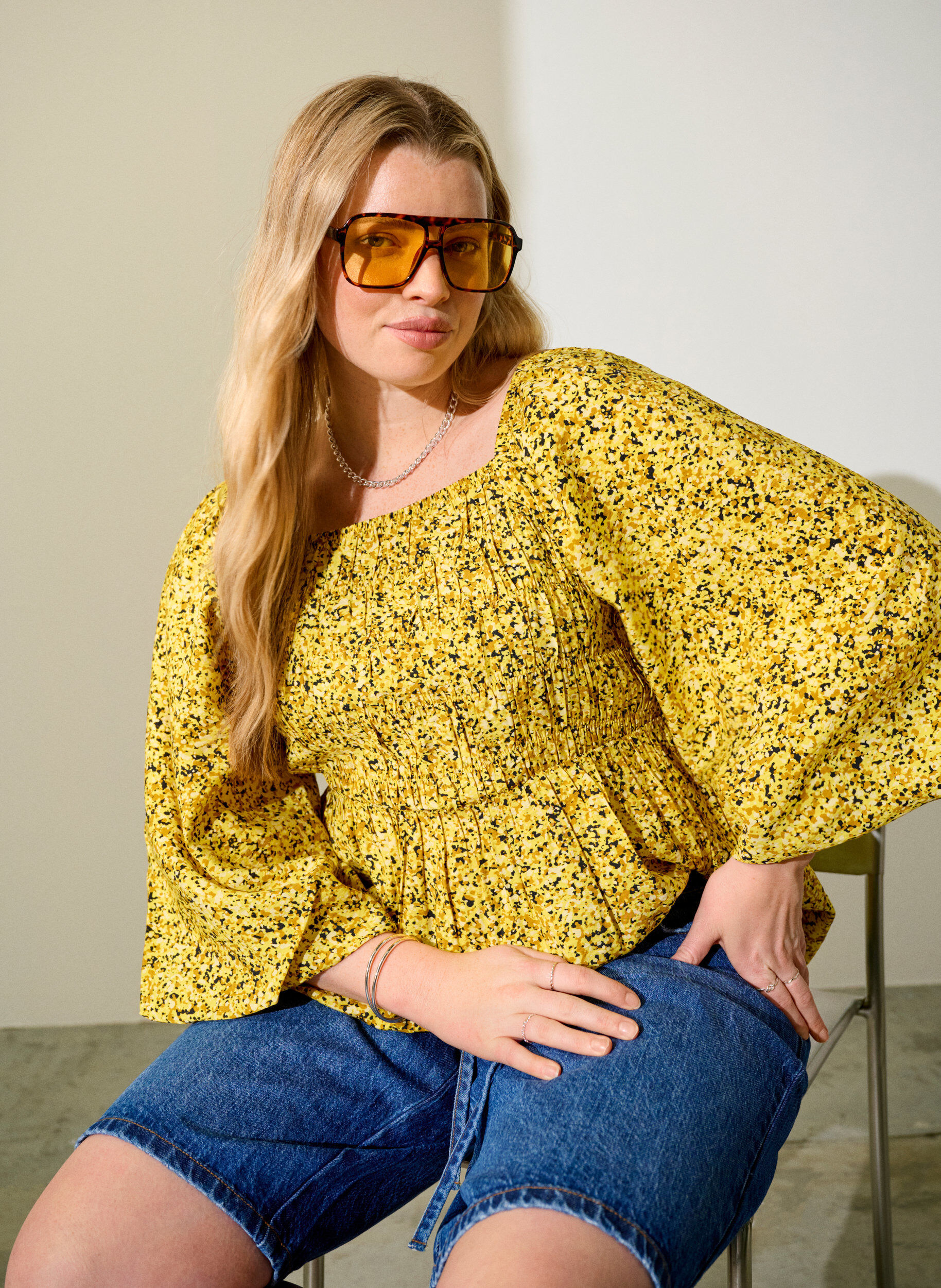Bluse mit Smock und Karree-Ausschnitt