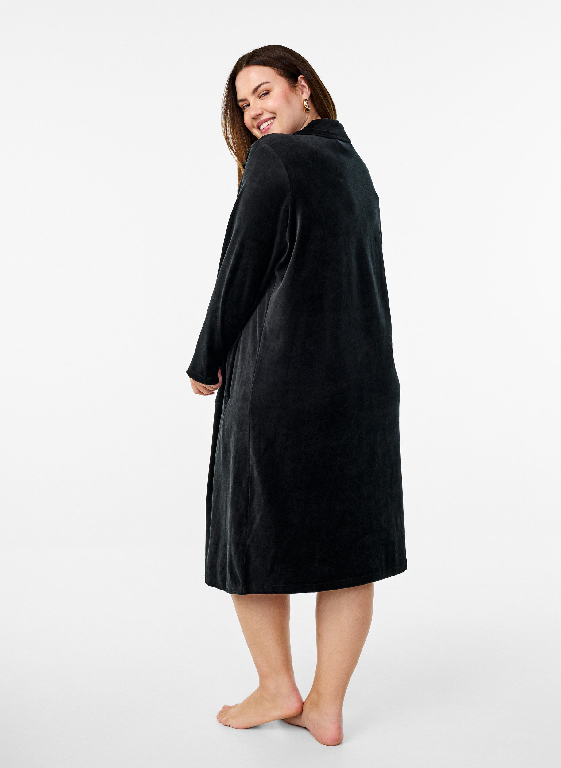 Zizzi Peignoir en velours avec fermeture &eacute;clair et poches, Noir, Model image number 1