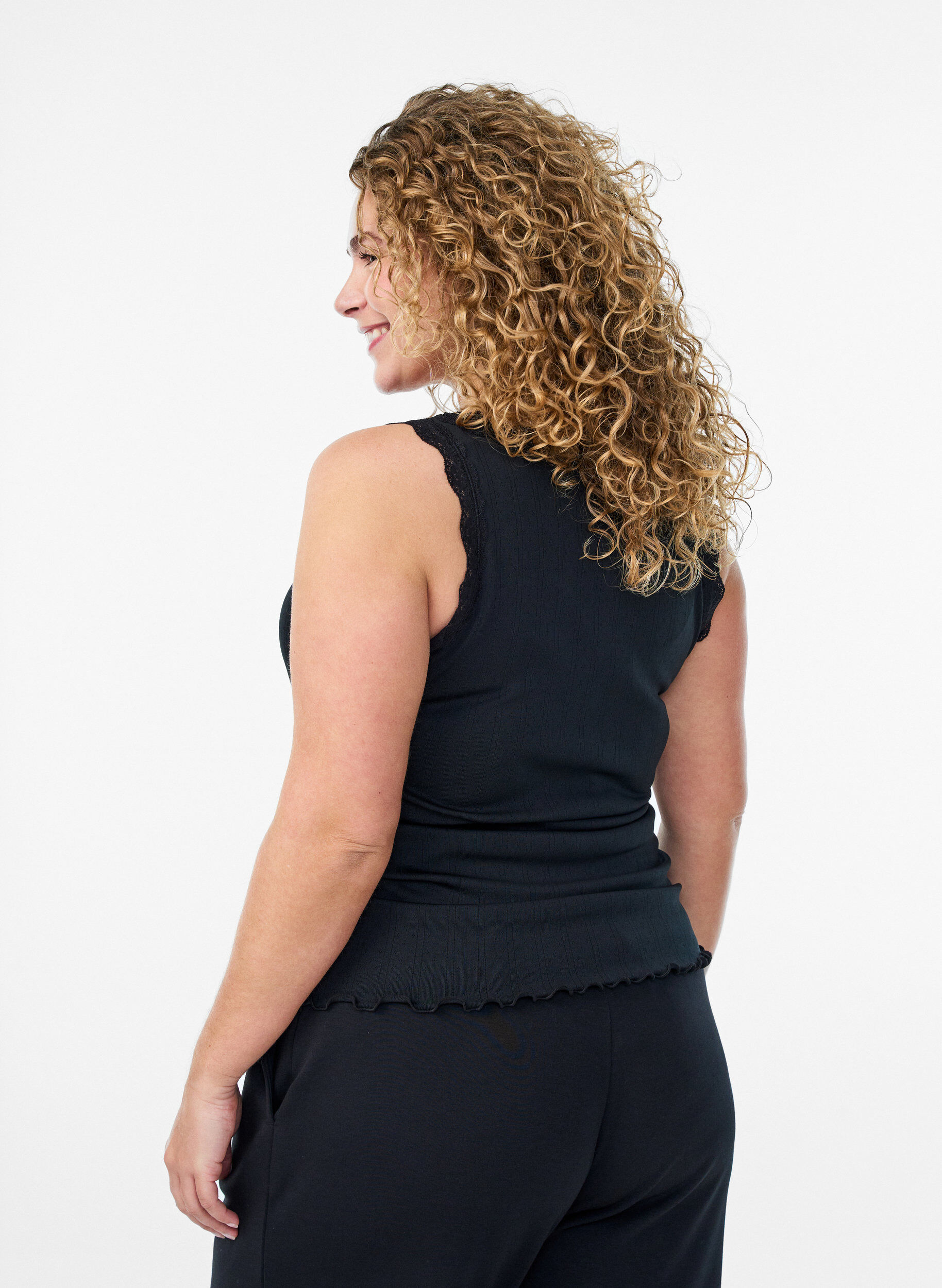 Zizzi Tanktop mit Spitzen und Lochstickerei, Schwarz, Model image number 2