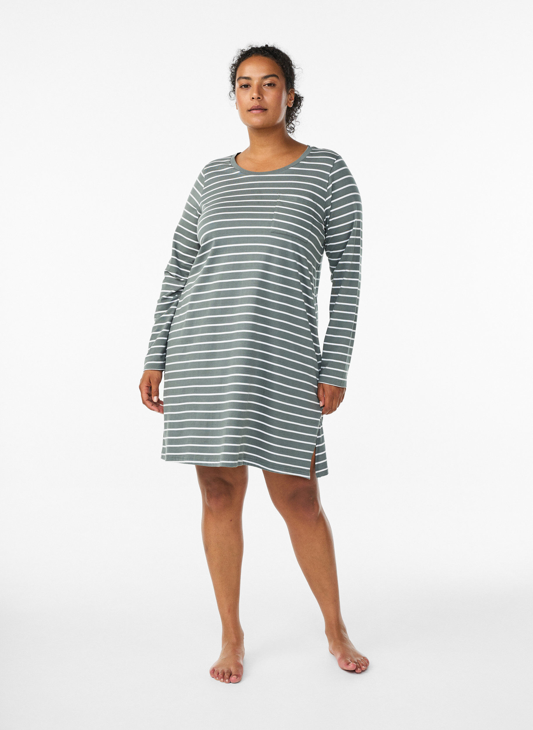 Zizzi Gestreiftes Nachthemd aus Bio-Baumwolle, Gr&uuml;n, Model image number 1