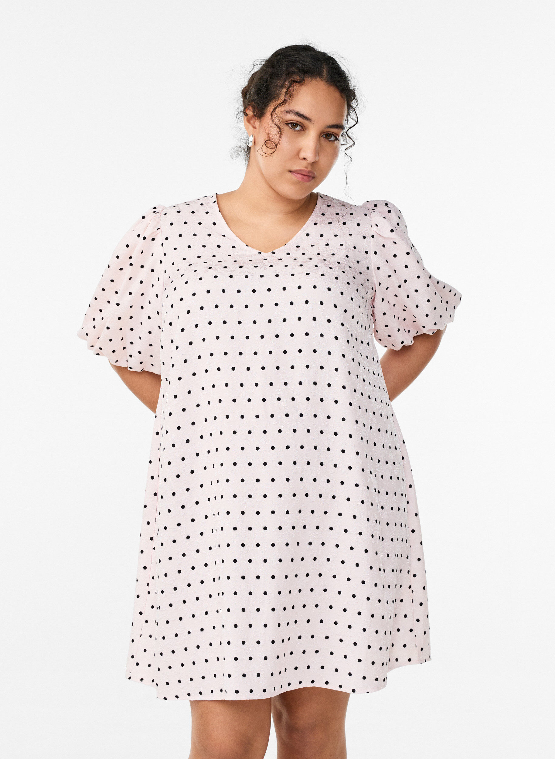 A-Linien-Kleid mit Polka Dots und Ballon&auml;rmeln, Pink, Model