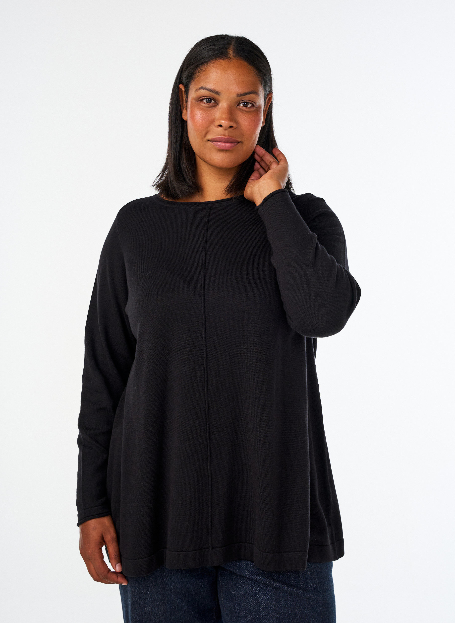 Gestrickte Bluse aus Baumwoll-Viskose-Mischung, Schwarz, Model