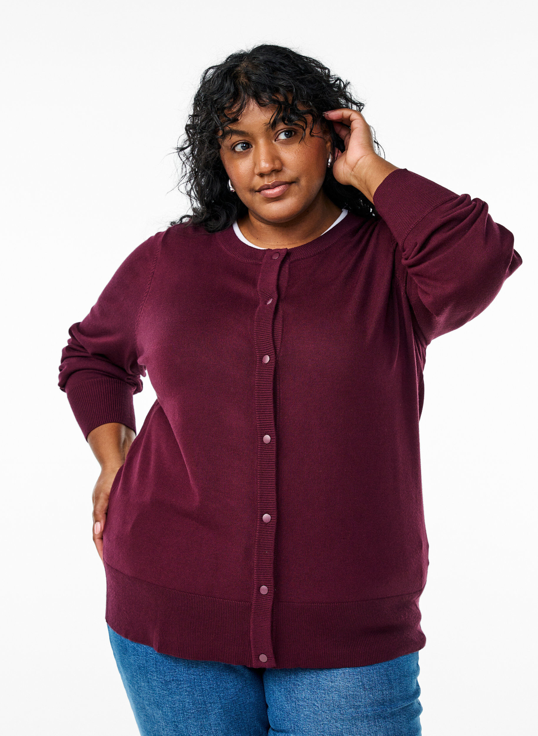 Cardigan en tricot avec col rond et boutons, Bordeaux, Model