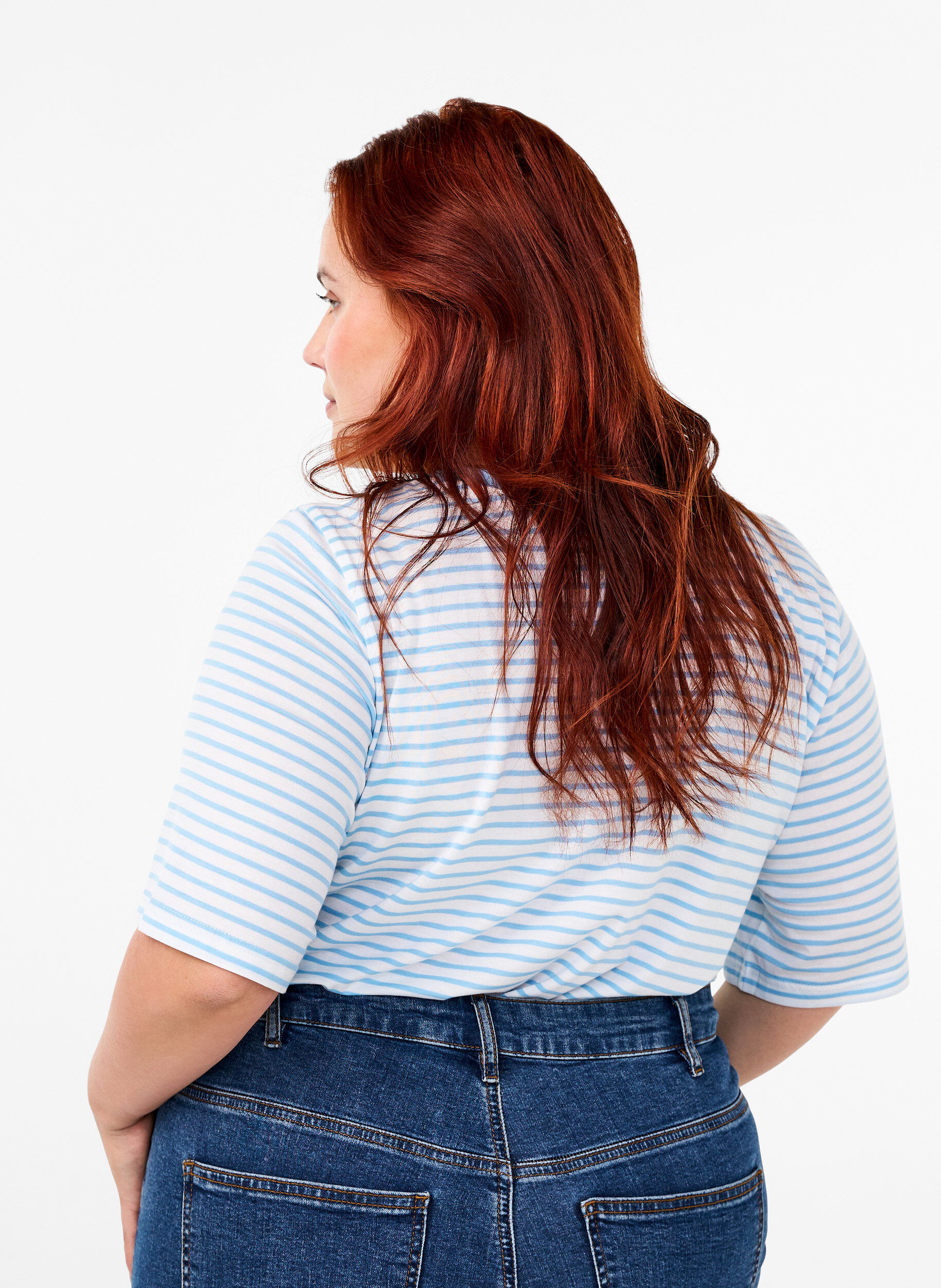 Zizzi Gestreiftes T-Shirt aus Lyocell mit Rundhalsausschnitt, Blau, Model image number 2