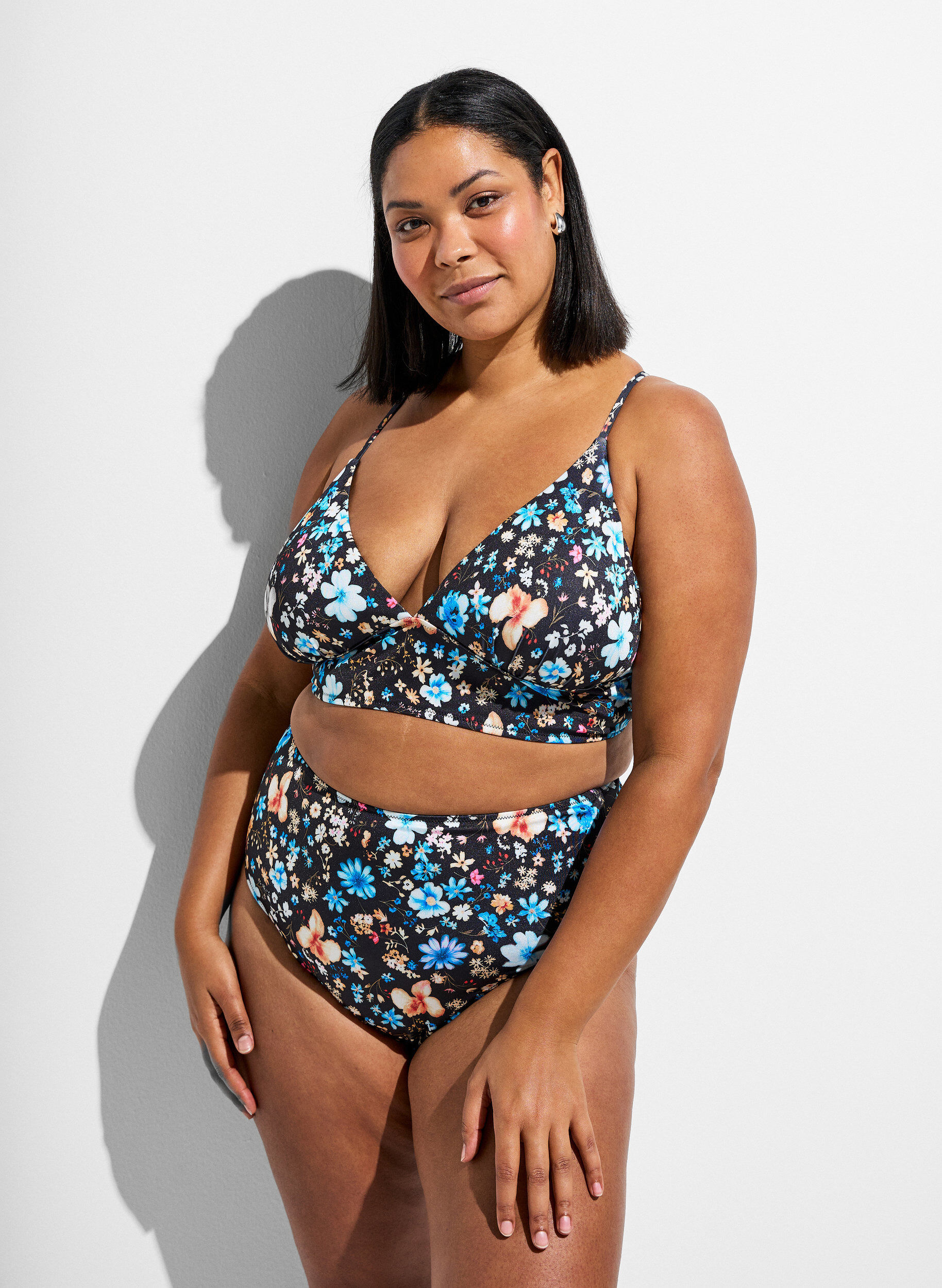 Culotte de bikini taille haute &agrave; imprim&eacute; floral, Bleu, Model