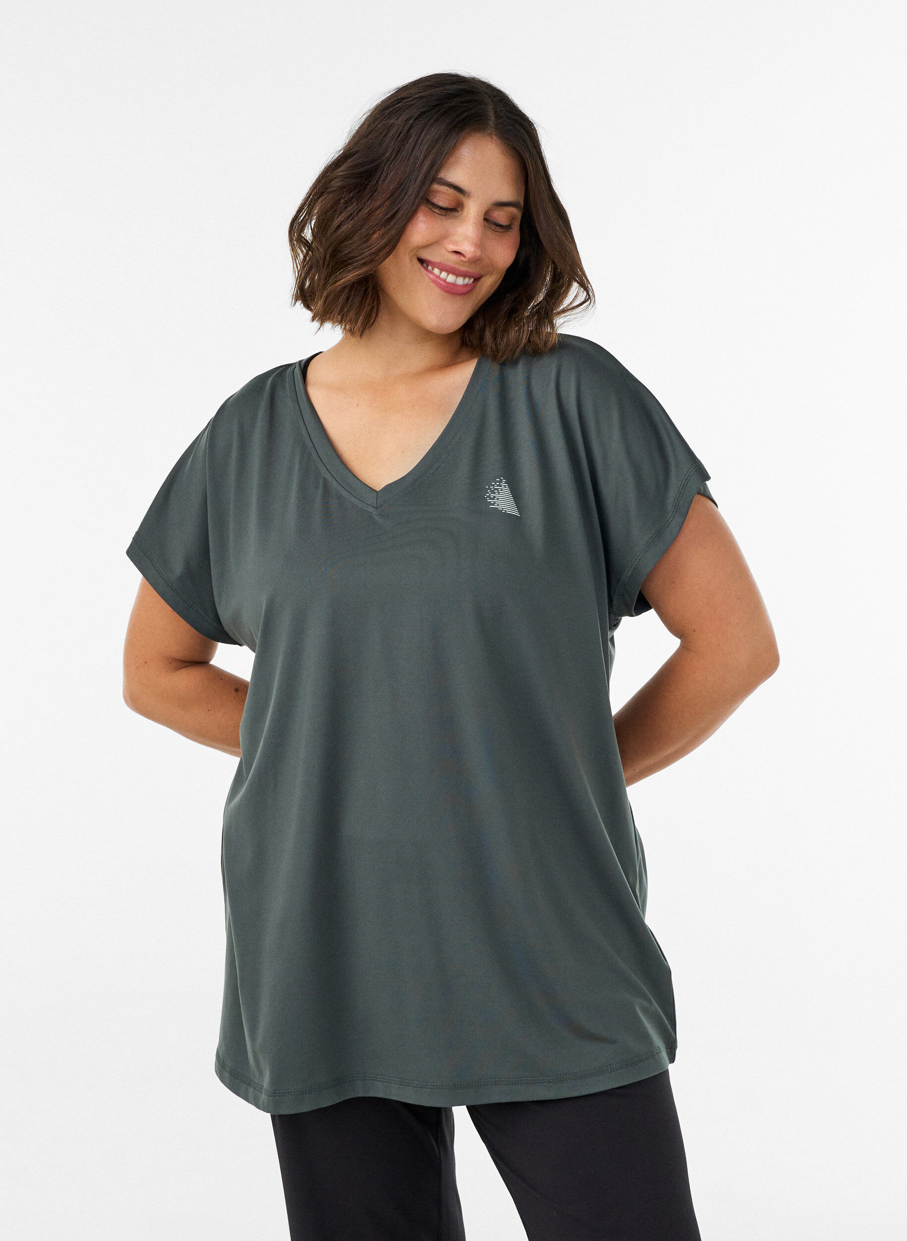 Lockeres Trainings-T-Shirt mit V-Ausschnitt, Gr&uuml;n, Model