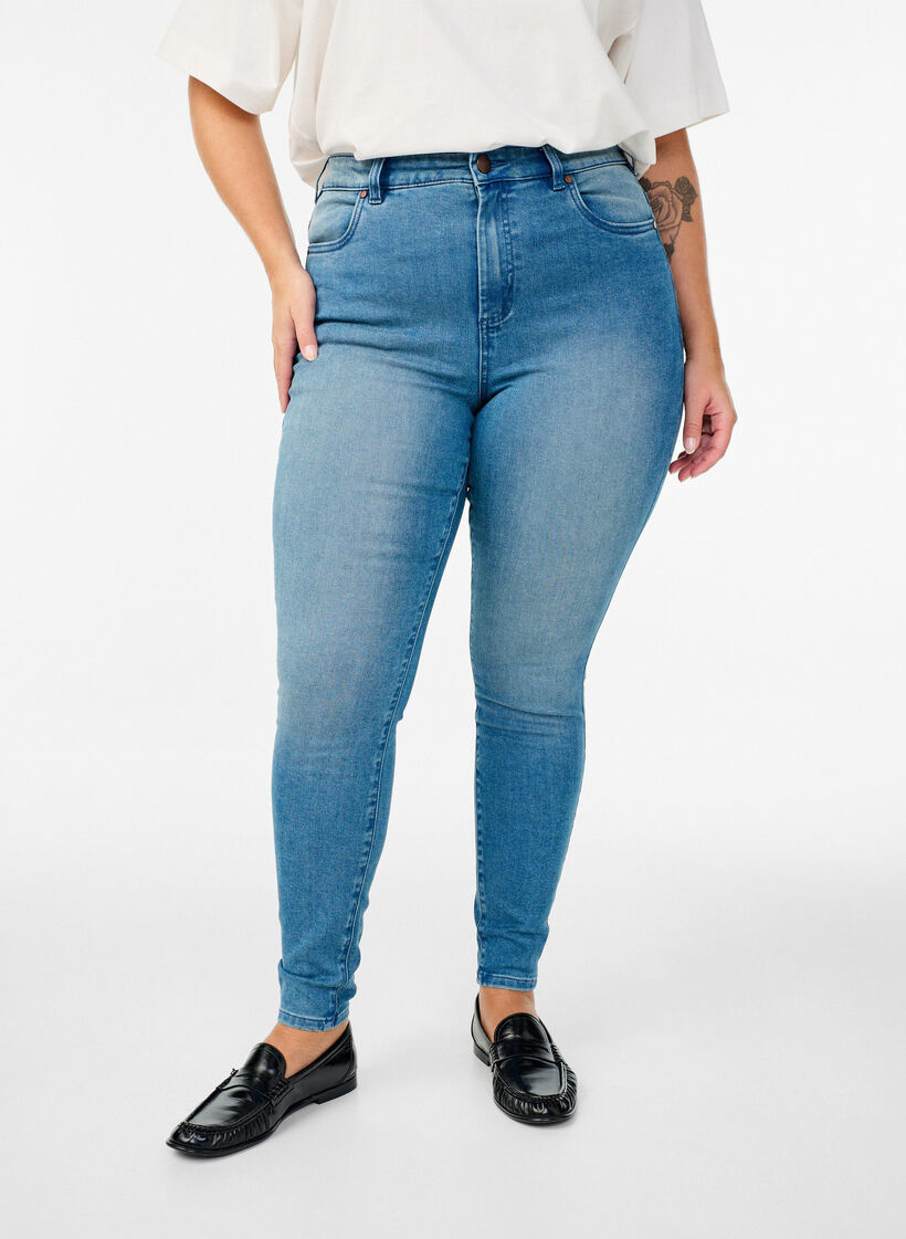 Hoch taillierte super Slim Amy Jeans, Blau, Model image number 2