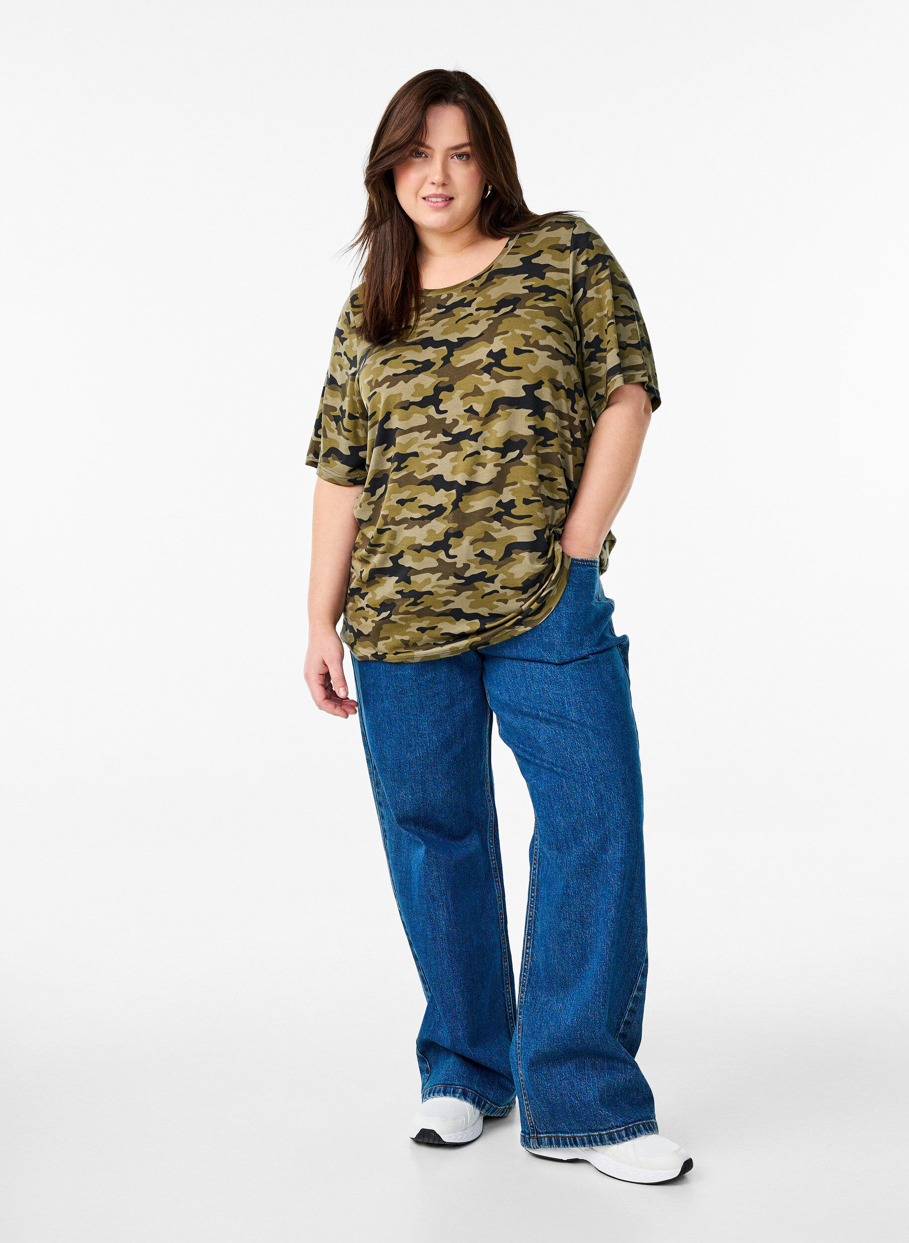 ZizziT-shirt avec TENCEL&trade; Lyocell et impression camouflage, Vert, Model image number 1