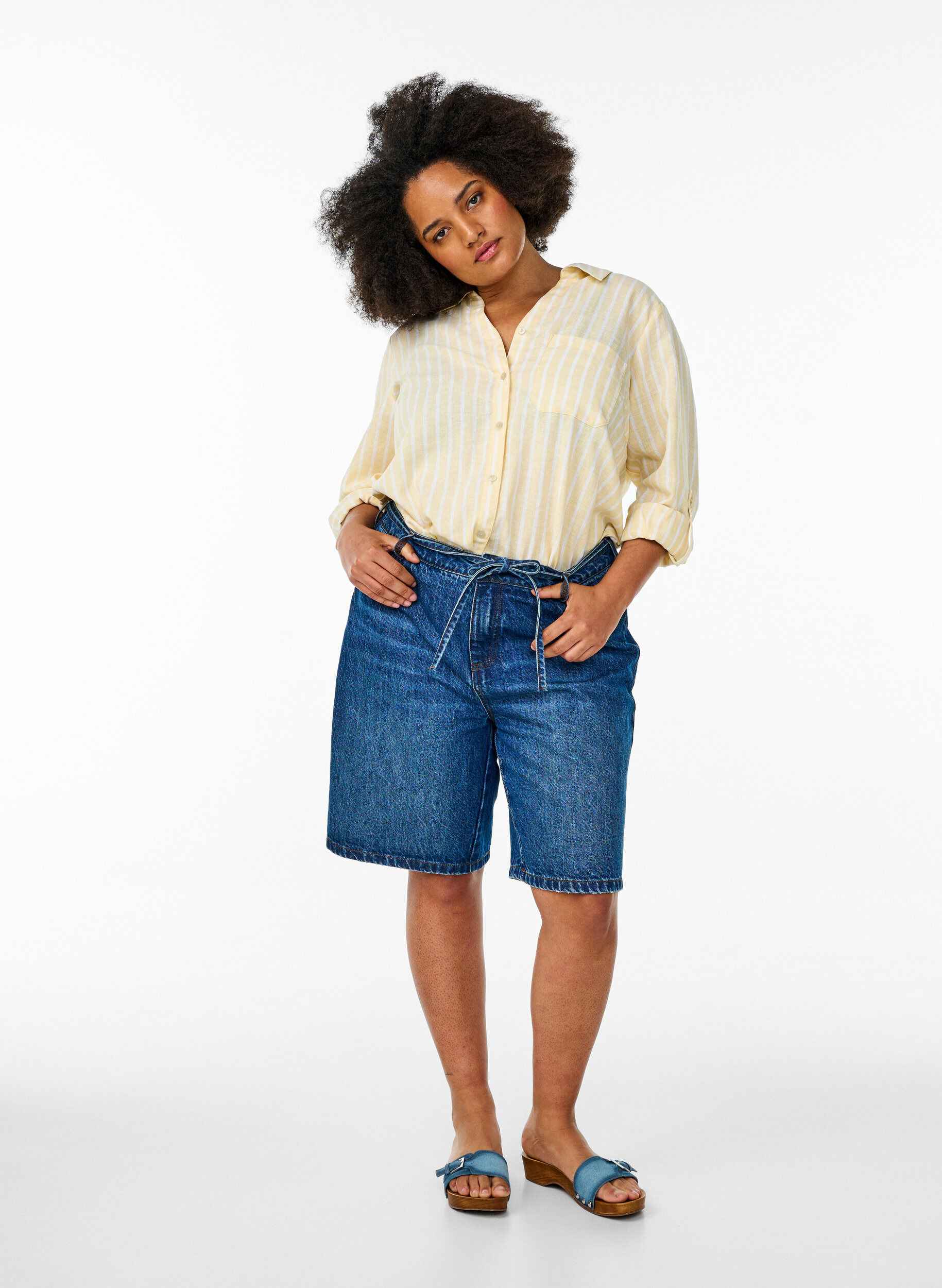 Zizzi Bluse aus Leinen und Viskose mit 3/4-&Auml;rmeln, Beige, Model image number 1