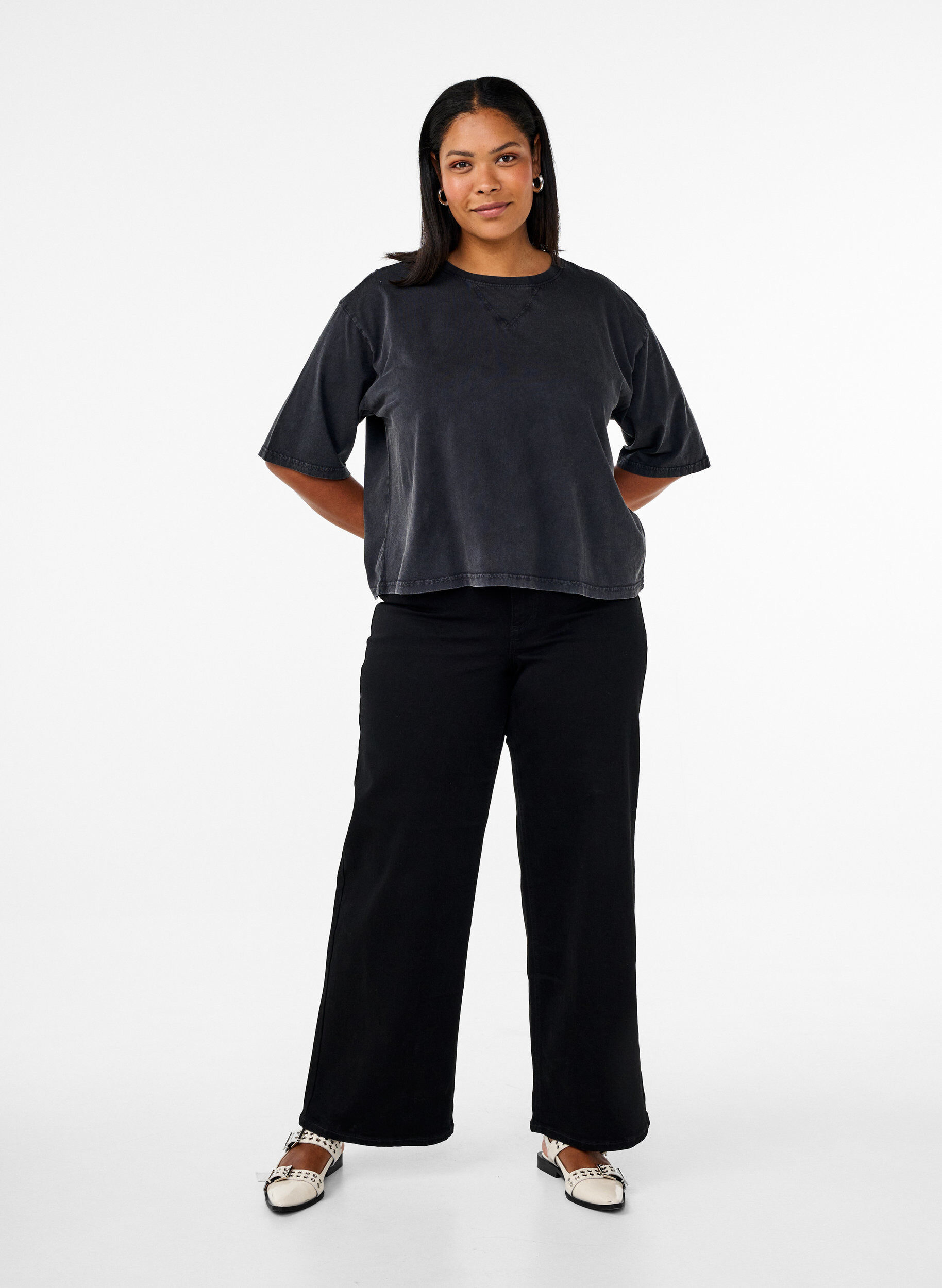 Zizzi T-shirt Boxy en coton biologique, Gris, Model image number 1