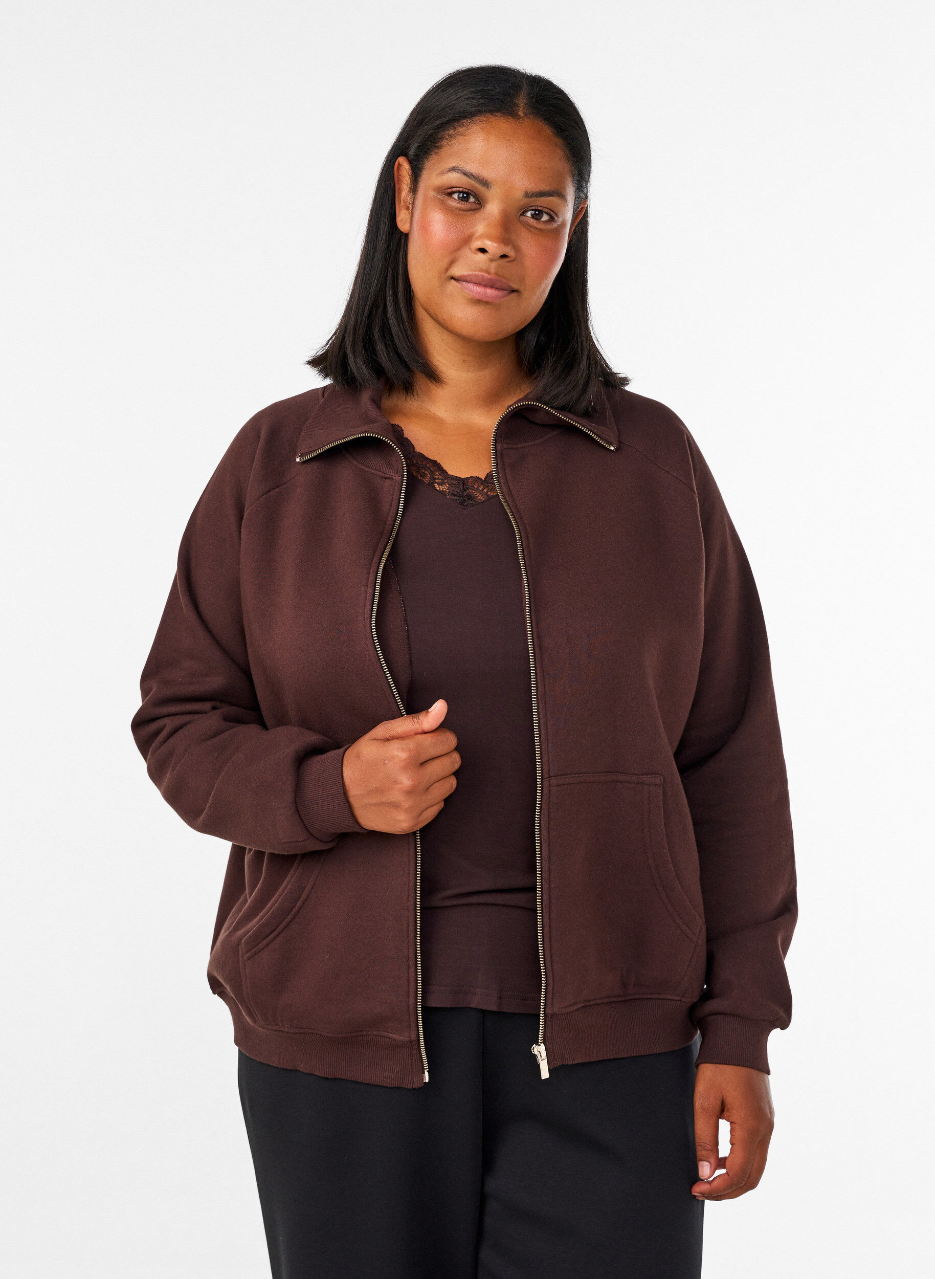 Sweatjacke mit hohem Kragen und Rei&szlig;verschluss, Braun, Model