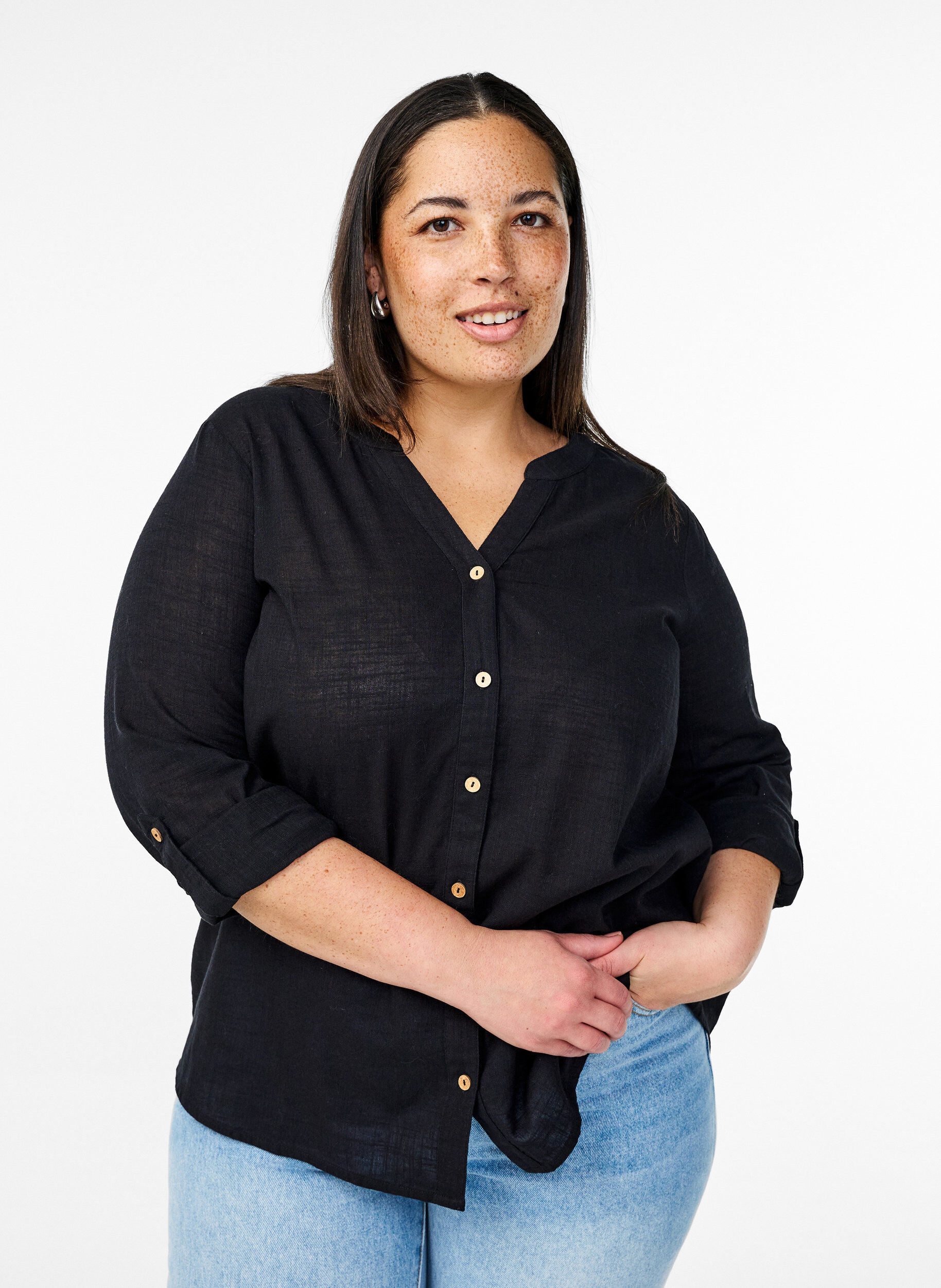 Zizzi Baumwollbluse mit V-Ausschnitt, Schwarz, Model image number 0