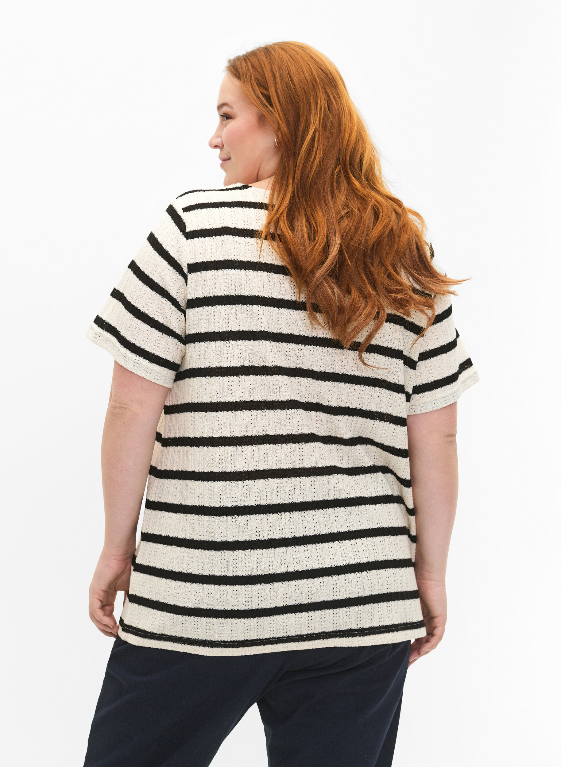 Zizzi Kurzarmbluse mit kontrastierenden Streifen, Sand Black Stripe, Model image number 1