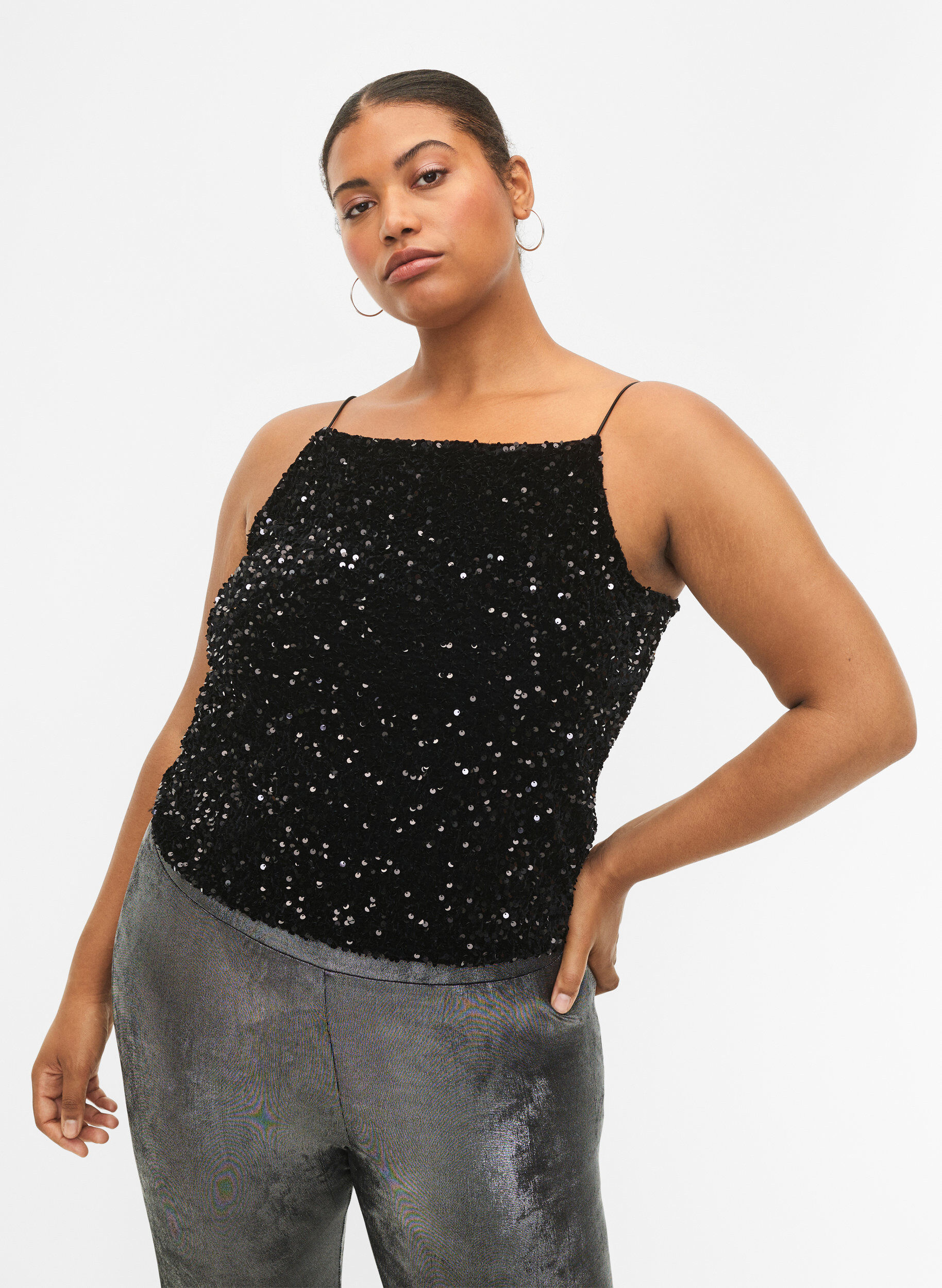 Zizzi Top mit Pailletten und schmalen Tr&auml;gern, Black Sequins, Model image number 0